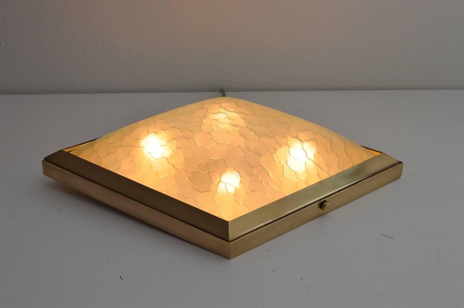 Fontana Arte Midcentury Brass and Textured Glass Ceiling or Wall Fixture, 1950s 13