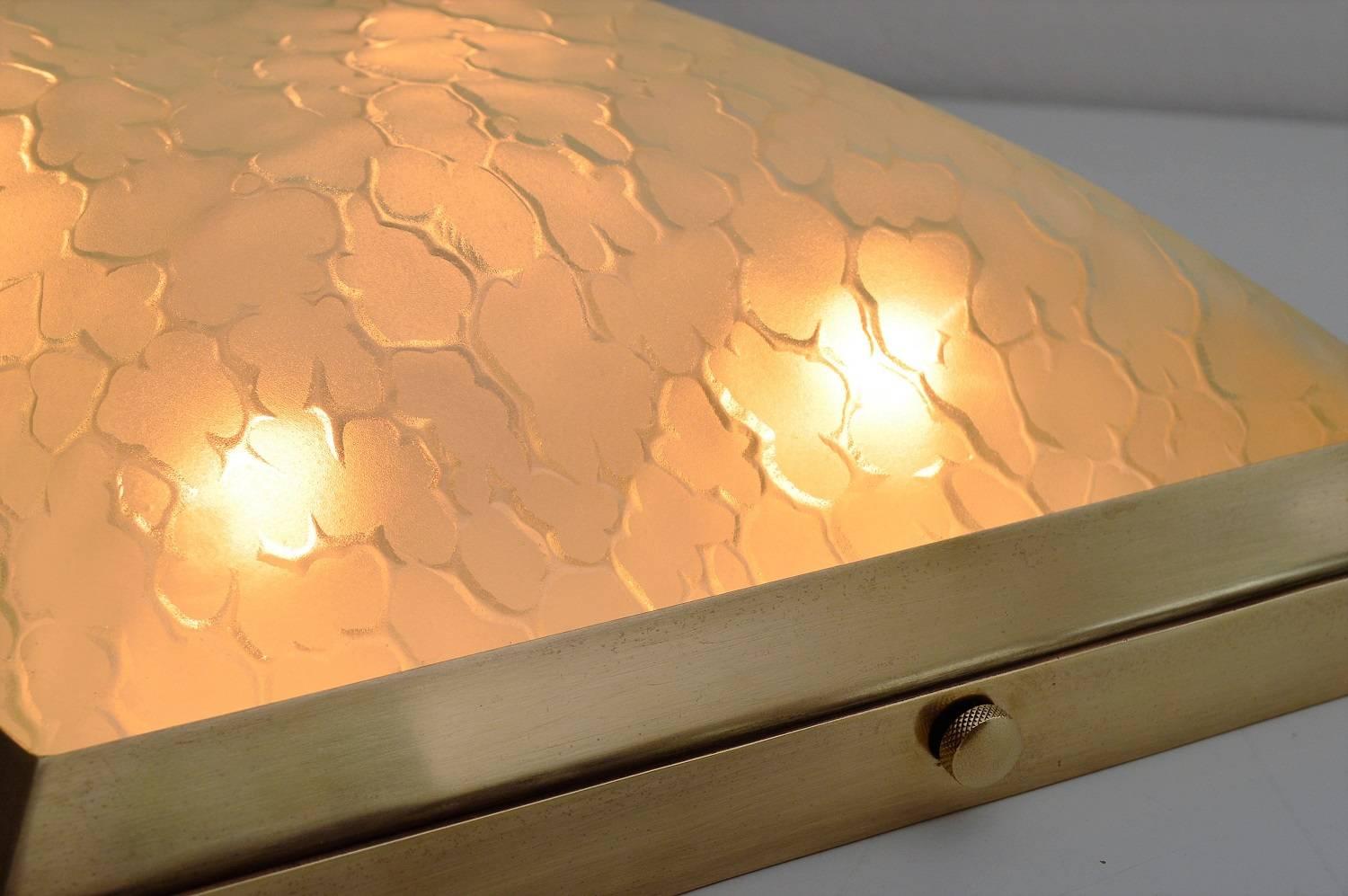 Fontana Arte Midcentury Brass and Textured Glass Ceiling or Wall Fixture, 1950s 1