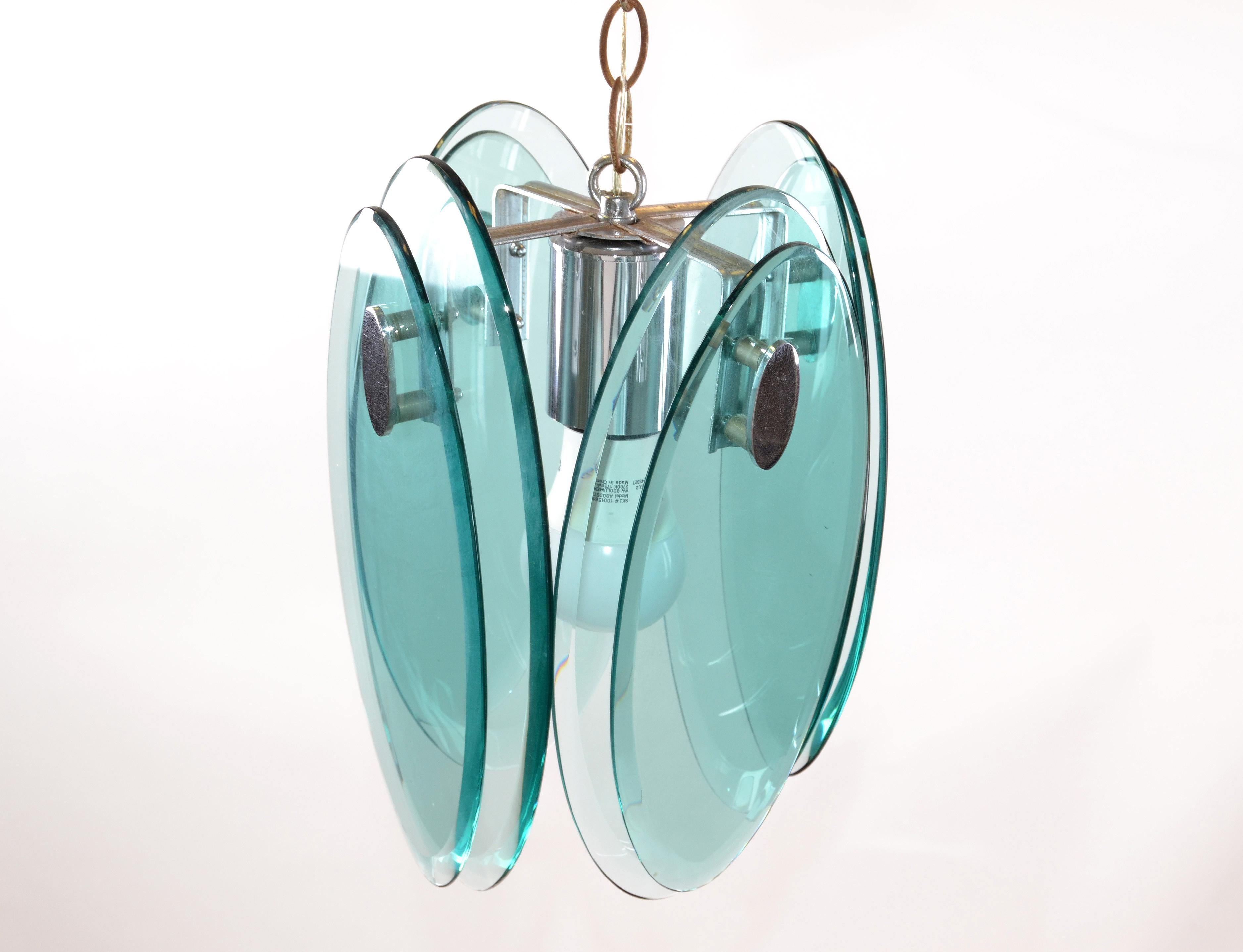 Mid-Century Modern Italian beveled thick glass and chrome pendant light fixture by Fontana Arte from the 1970s. 
The fixture has eight thick beveled glass panels, two on each side, with polished chrome concave details in the middle of each glass