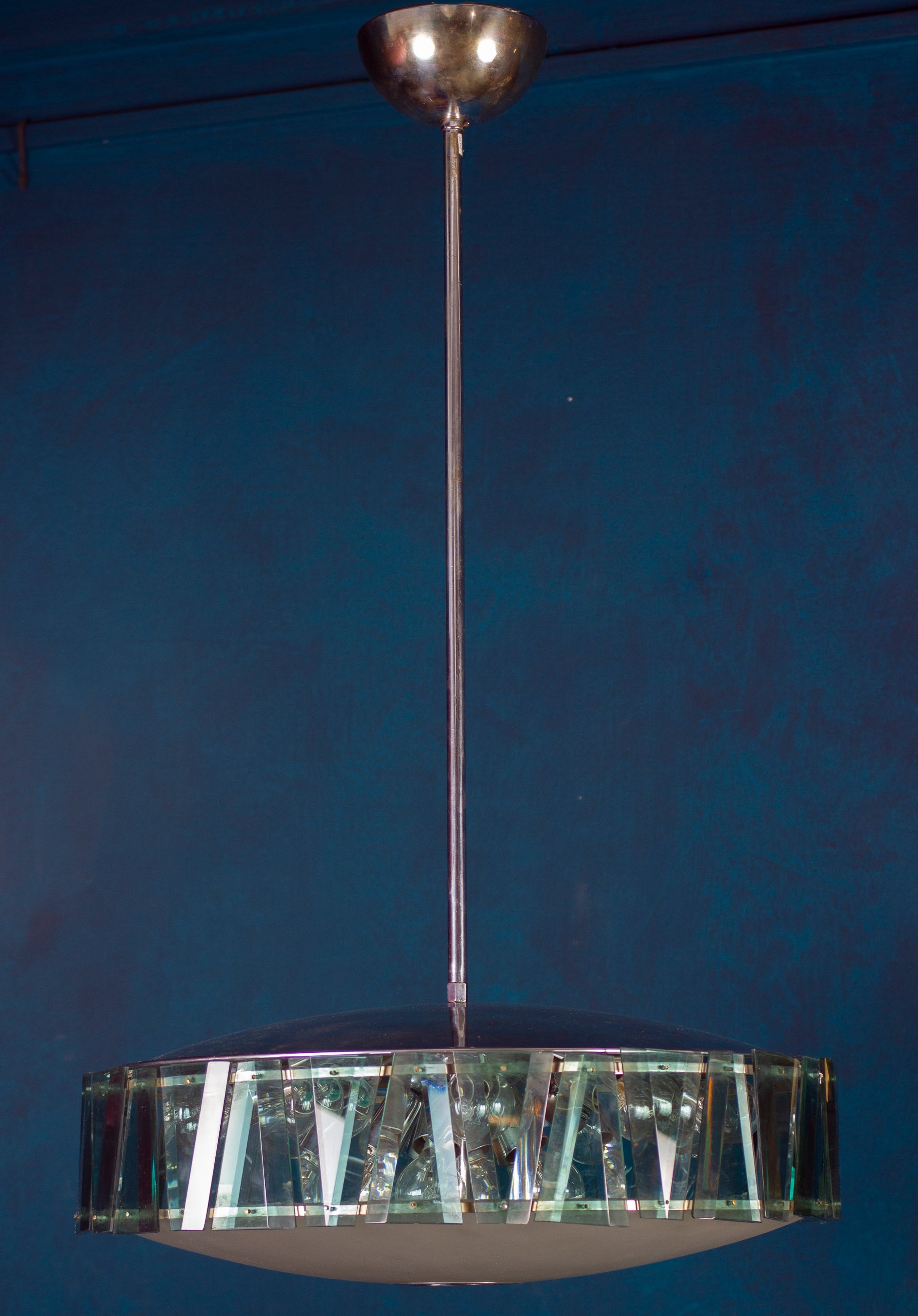 Seltene Stilnovo-Hängelampe aus Kristall und Chrom aus der Mitte des Jahrhunderts, 1960 (Italienisch) im Angebot