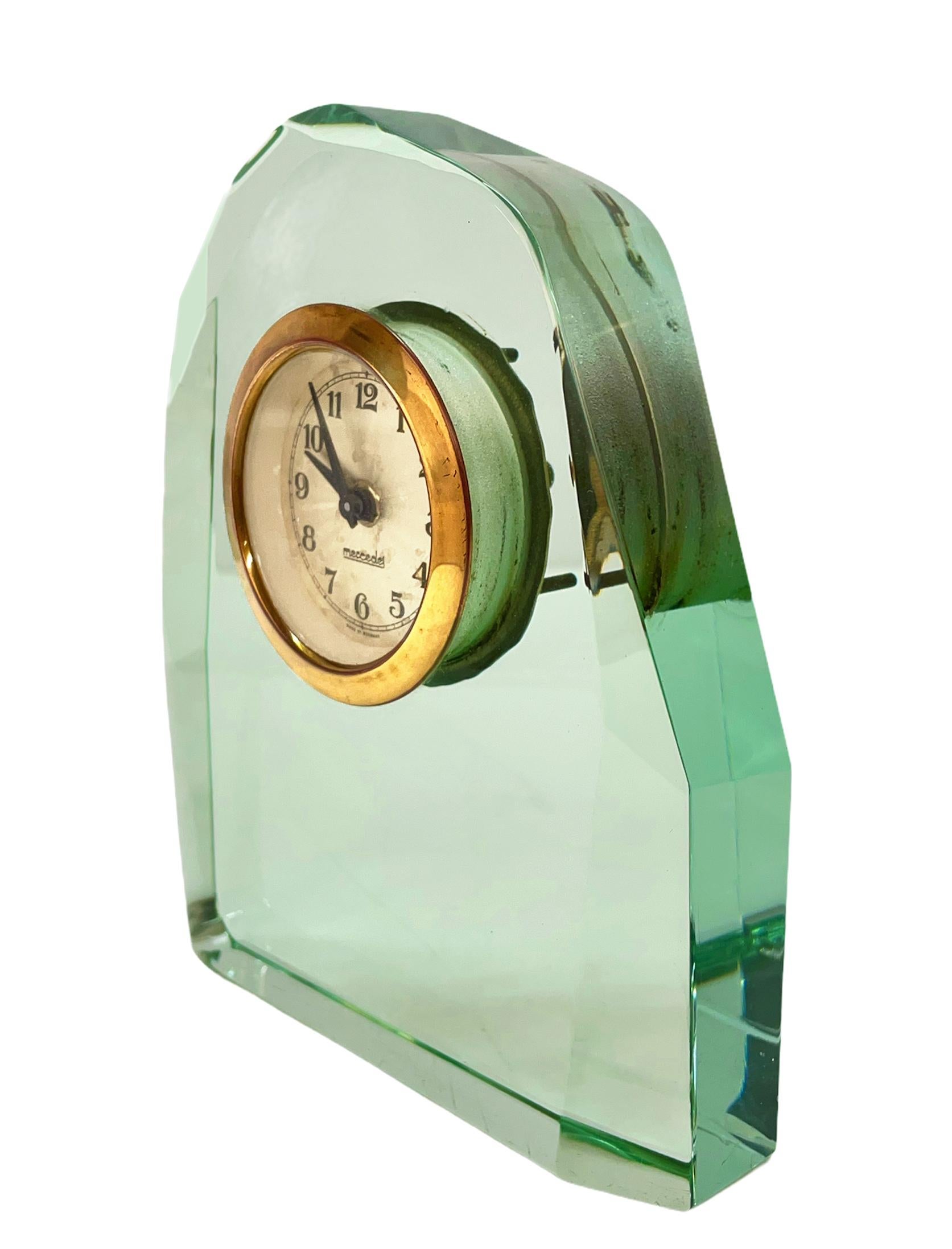 Amazing midcentury crystal glass table clock. This fantastic piece was designed by Fontana Arte for Mercedes during the 1950s in Italy.

This amazing desk clock has an irregular faceted crystal glass has a fantastic dial of the guilloche watch with
