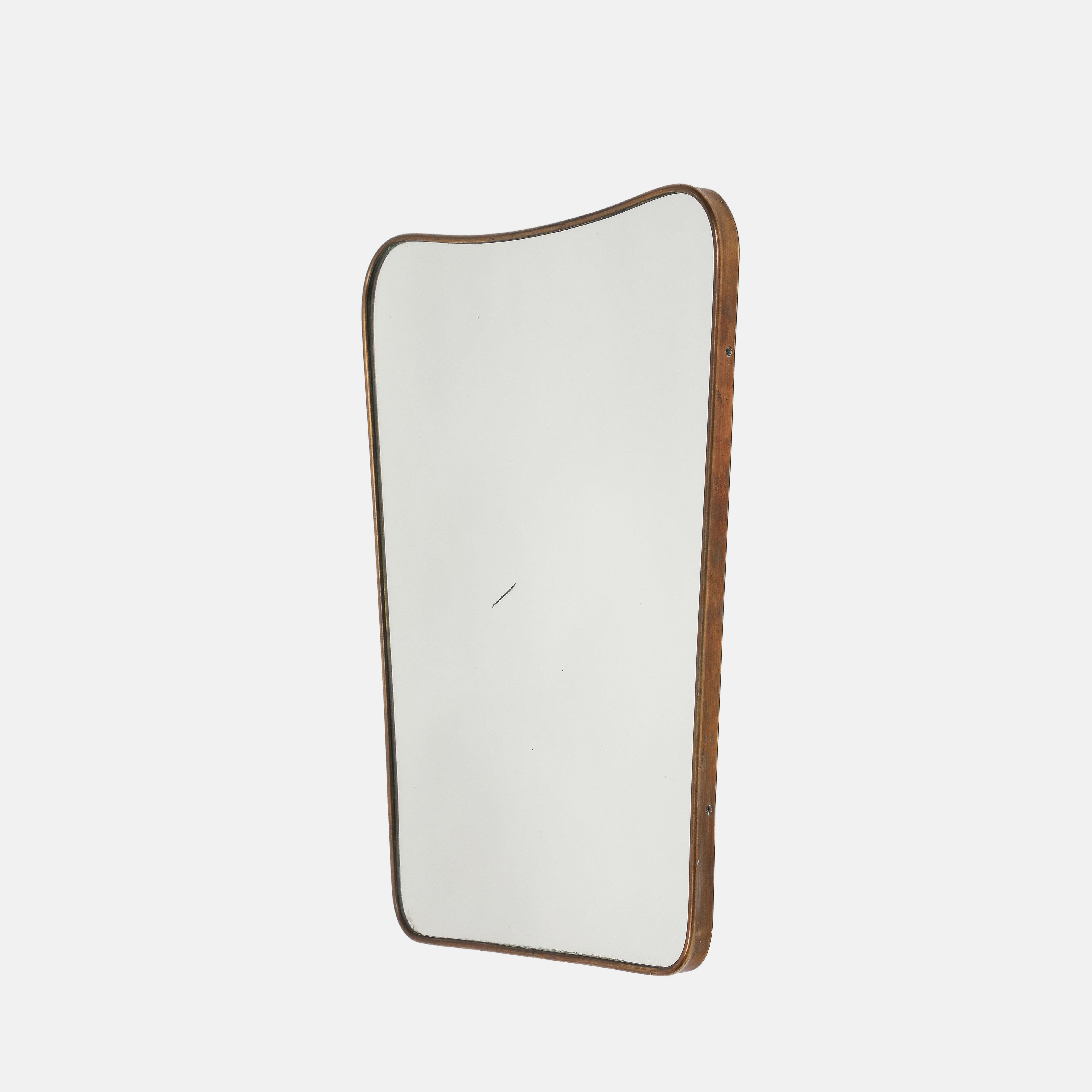 Fontana Arte Midcentury Modernist Geformter Spiegel aus Messing, 1950er Jahre (Italienisch) im Angebot