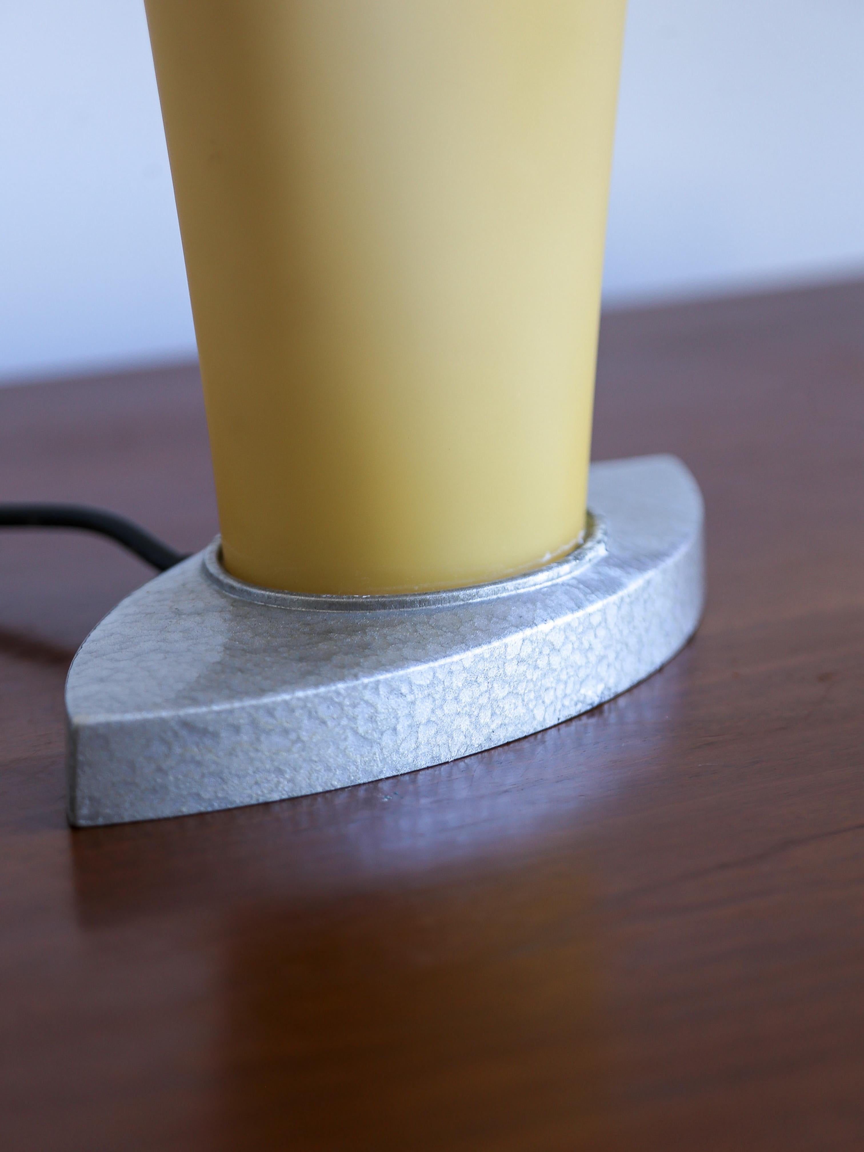 Fontana Arte Model 2892 Tischlampe aus mattiertem Glas von Daniela Puppa im Zustand „Gut“ im Angebot in Byron Bay, NSW