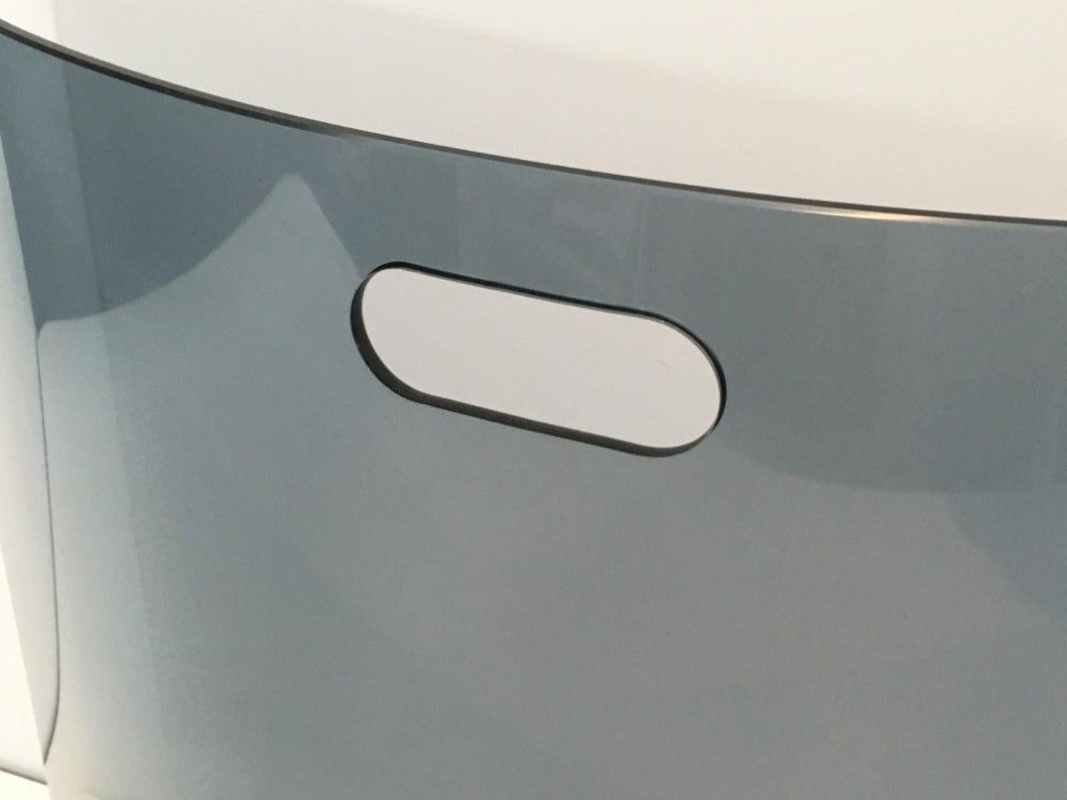 Fontana Arte, Pantalla de chimenea modernista curvada de vidrio azul y latón, Italia Moderno de mediados de siglo en venta