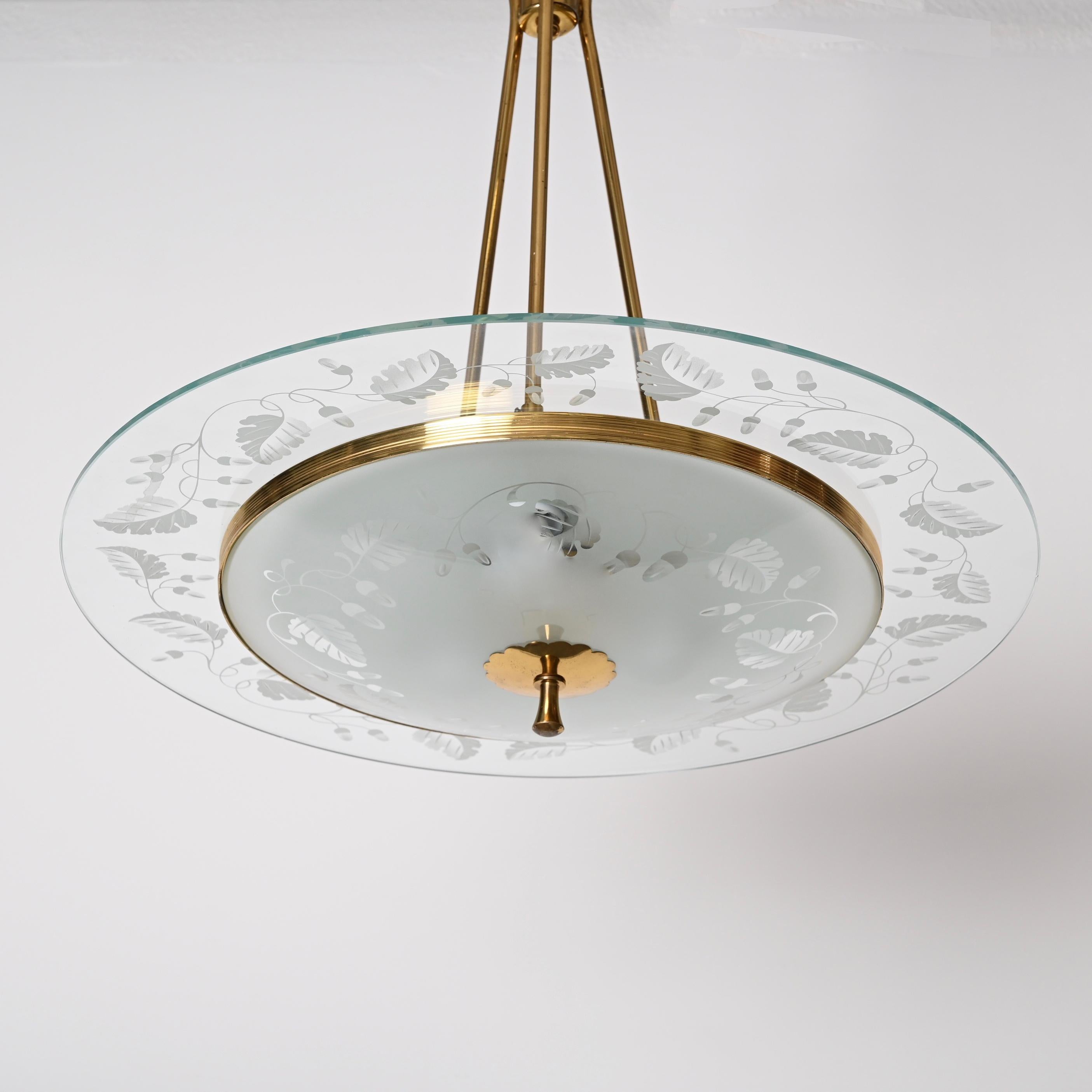 Magnificent Italian large chandelier in solid brass and engraved Murano crystal glass. This fantastic piece was designed by Pietro Chiesa in Italy during the 1940s for Fontana Arte.

This stunning chandelier consists of two large crystal glass