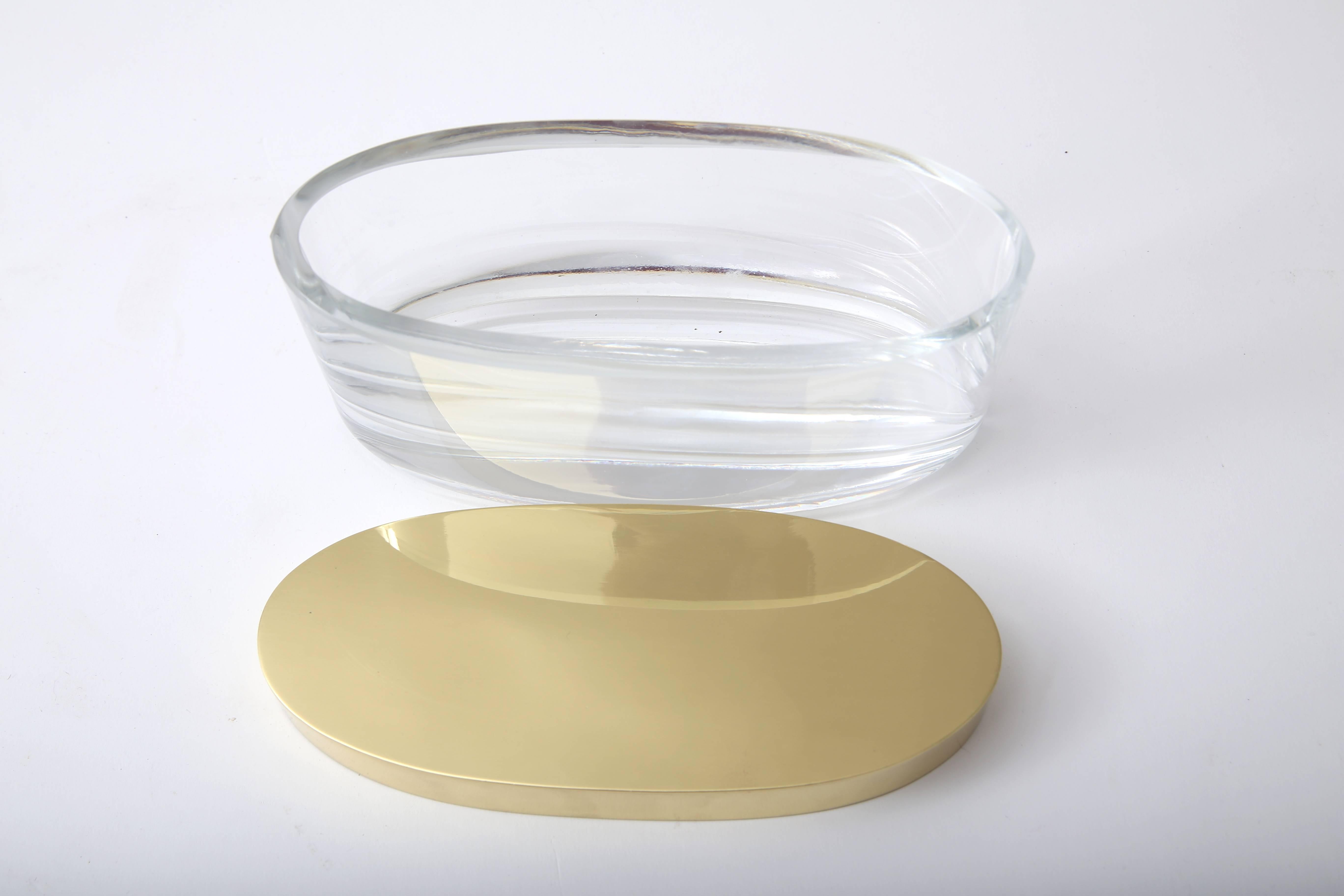 Oval-Form Lidded Box in Crystal and Brass In Good Condition In West Palm Beach, FL