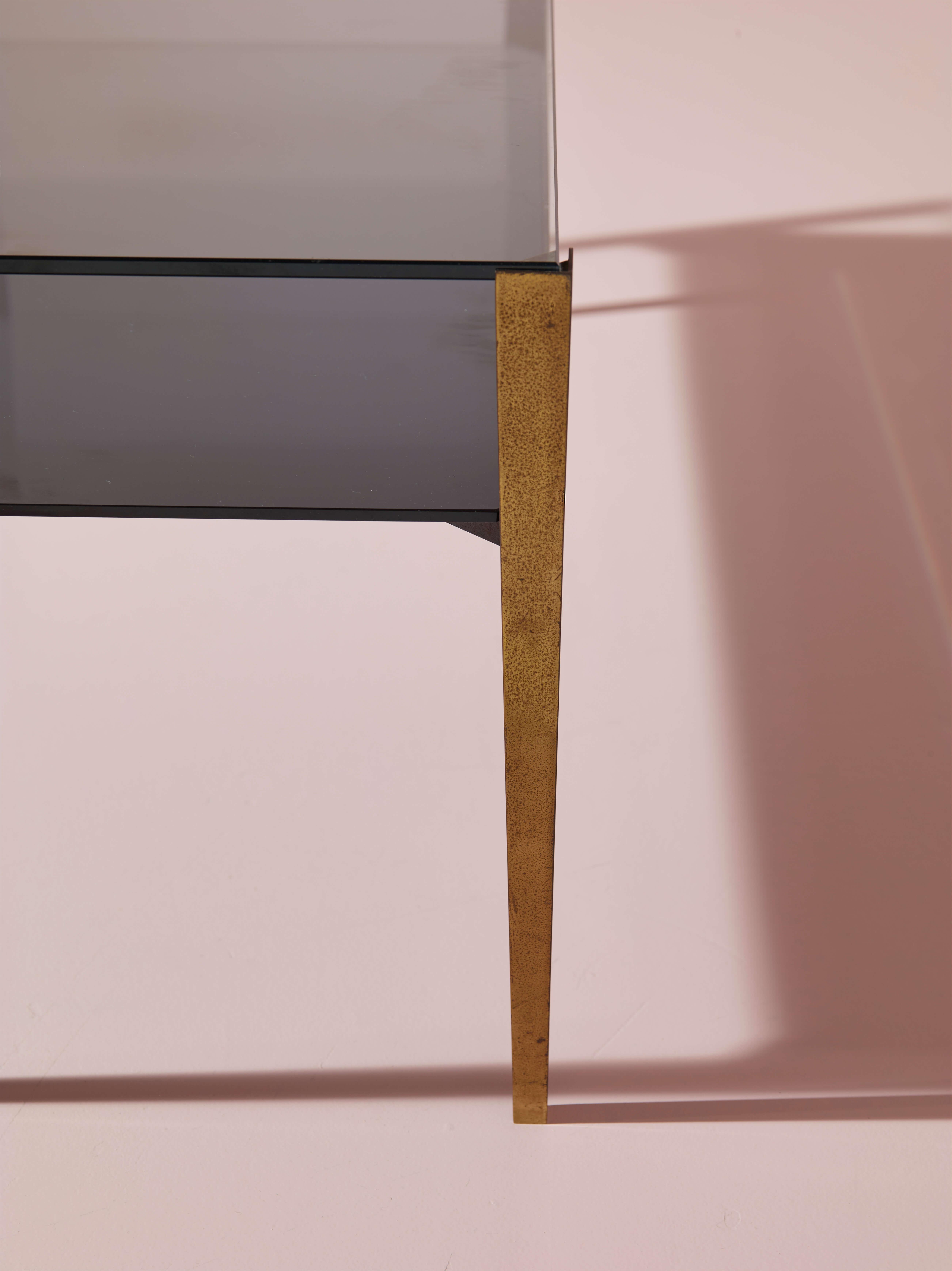 Mid-Century Modern Fontana Arte pair of coffee tables Model 2341 made of brass & glass, Italy 1960s For Sale