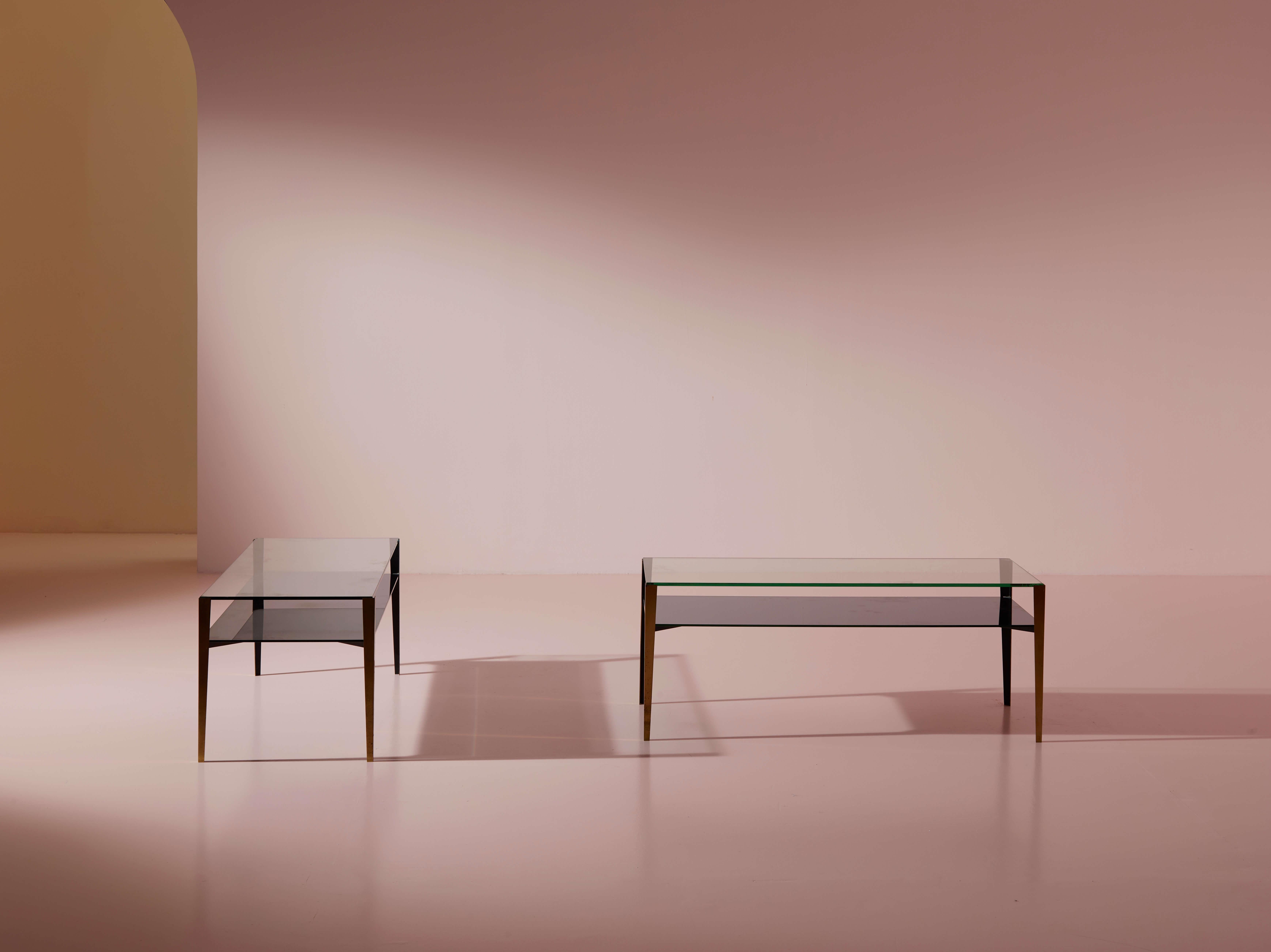 Mid-20th Century Fontana Arte pair of coffee tables Model 2341 made of brass & glass, Italy 1960s For Sale