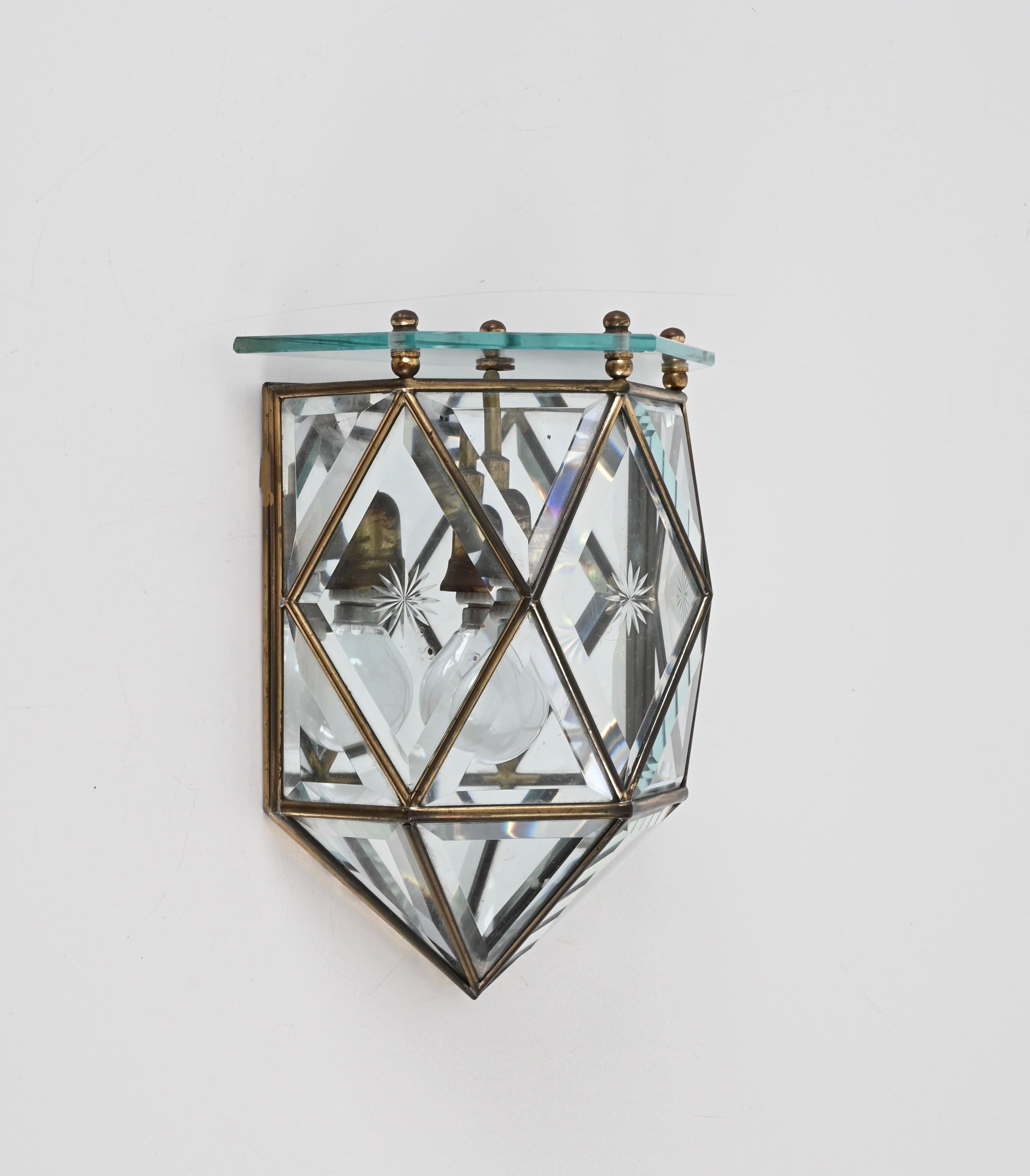 20th Century Fontana Arte Pair of Sconces in Beveled Glass, Brass and Mirror, Italy, 1940s For Sale