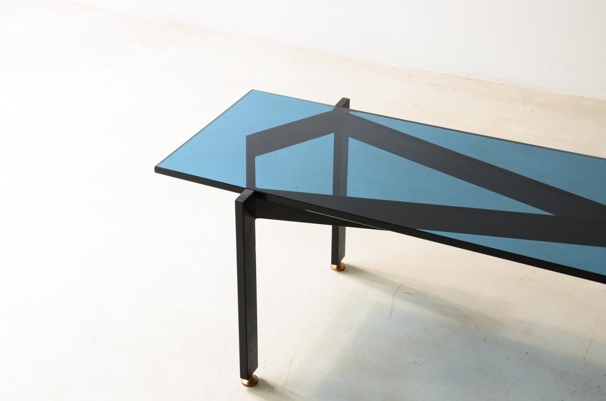 Fontana Arte Milan

Table basse très raffinée avec structure en métal et plateau épais en verre taillé bleu.

Fontana Arte Milan, vers 1960.