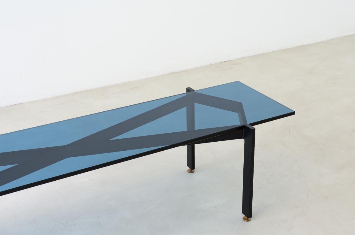 italien Table basse raffinée Fontana Arte avec plateau en verre bleu épais en vente