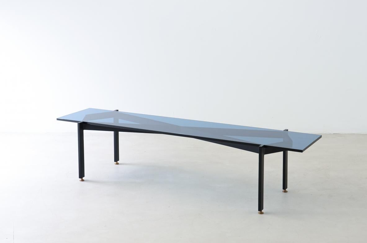 Table basse raffinée Fontana Arte avec plateau en verre bleu épais Excellent état - En vente à Milano, IT