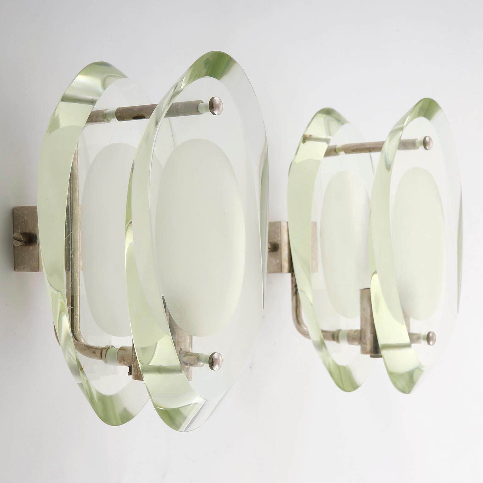 Pair of Max Ingrand Fontana Arte Sconces Wall Lamps, Glass Nickel, Italy, 1960 (Moderne der Mitte des Jahrhunderts)