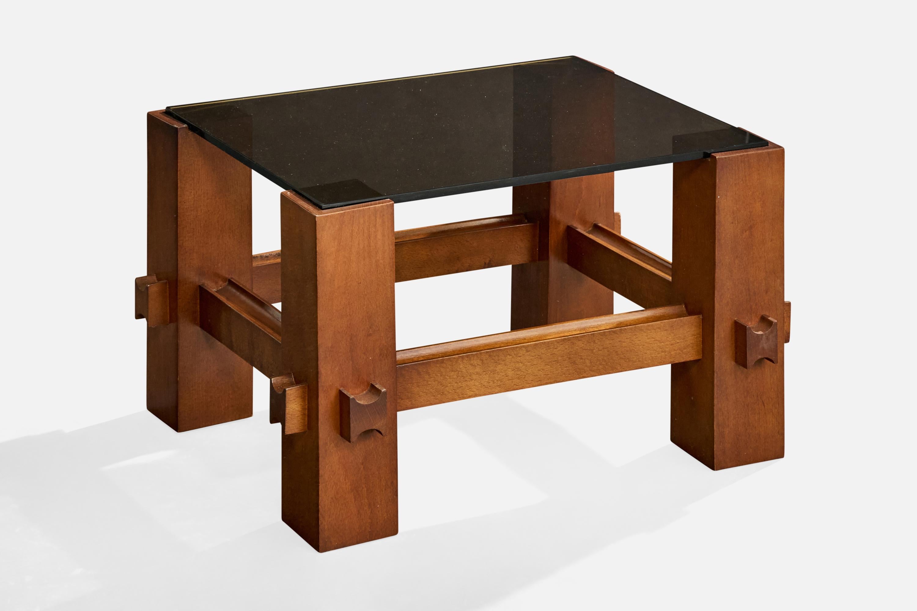 Table d'appoint en noyer et verre fumé, conçue et produite par Fontana Arte, Italie, années 1960.

Légères éraflures aux pieds.

Dimensions globales (pouces) : 12.75 