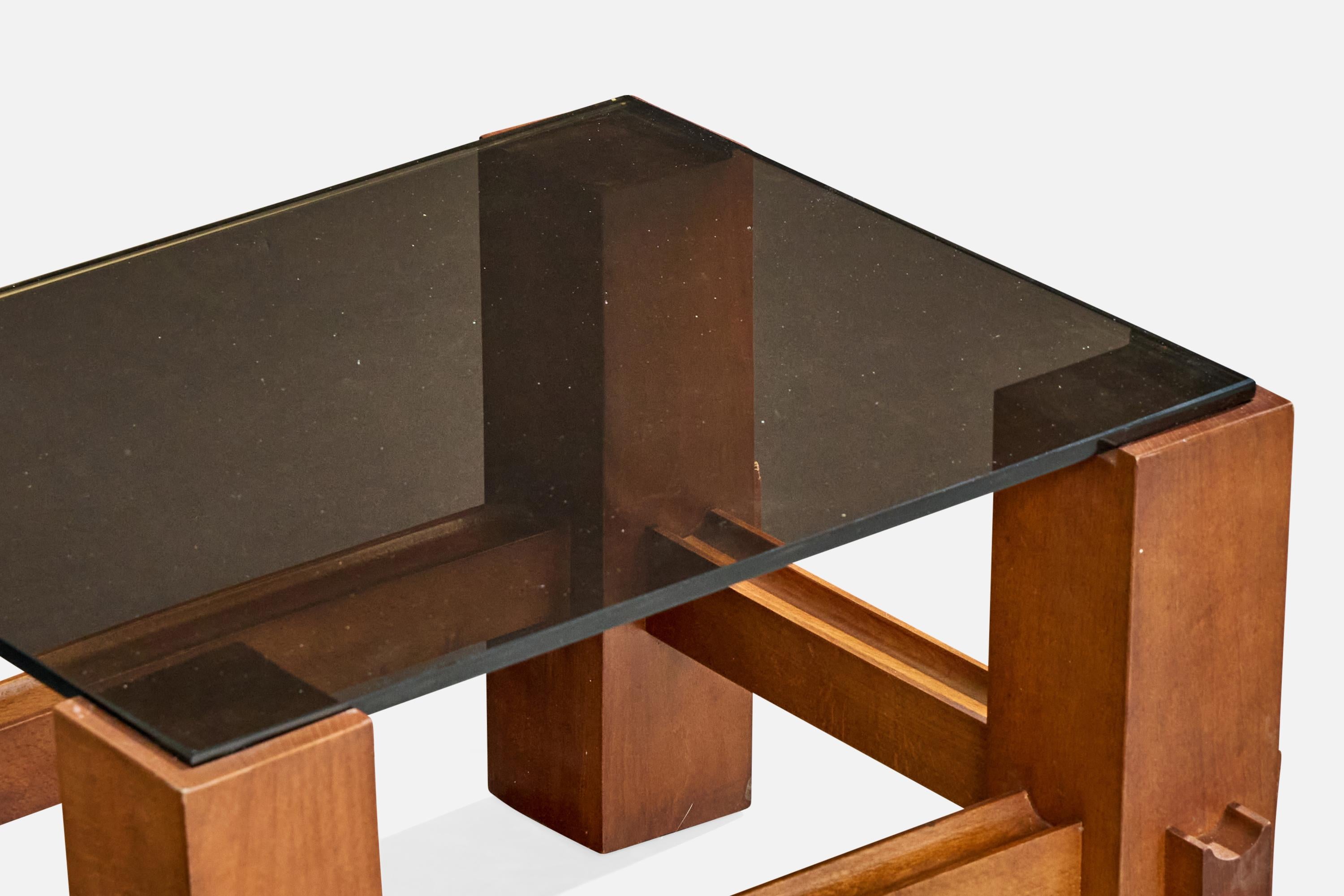 Fontana Arte, table d'appoint, noyer, verre, Italie, années 1960 État moyen - En vente à High Point, NC