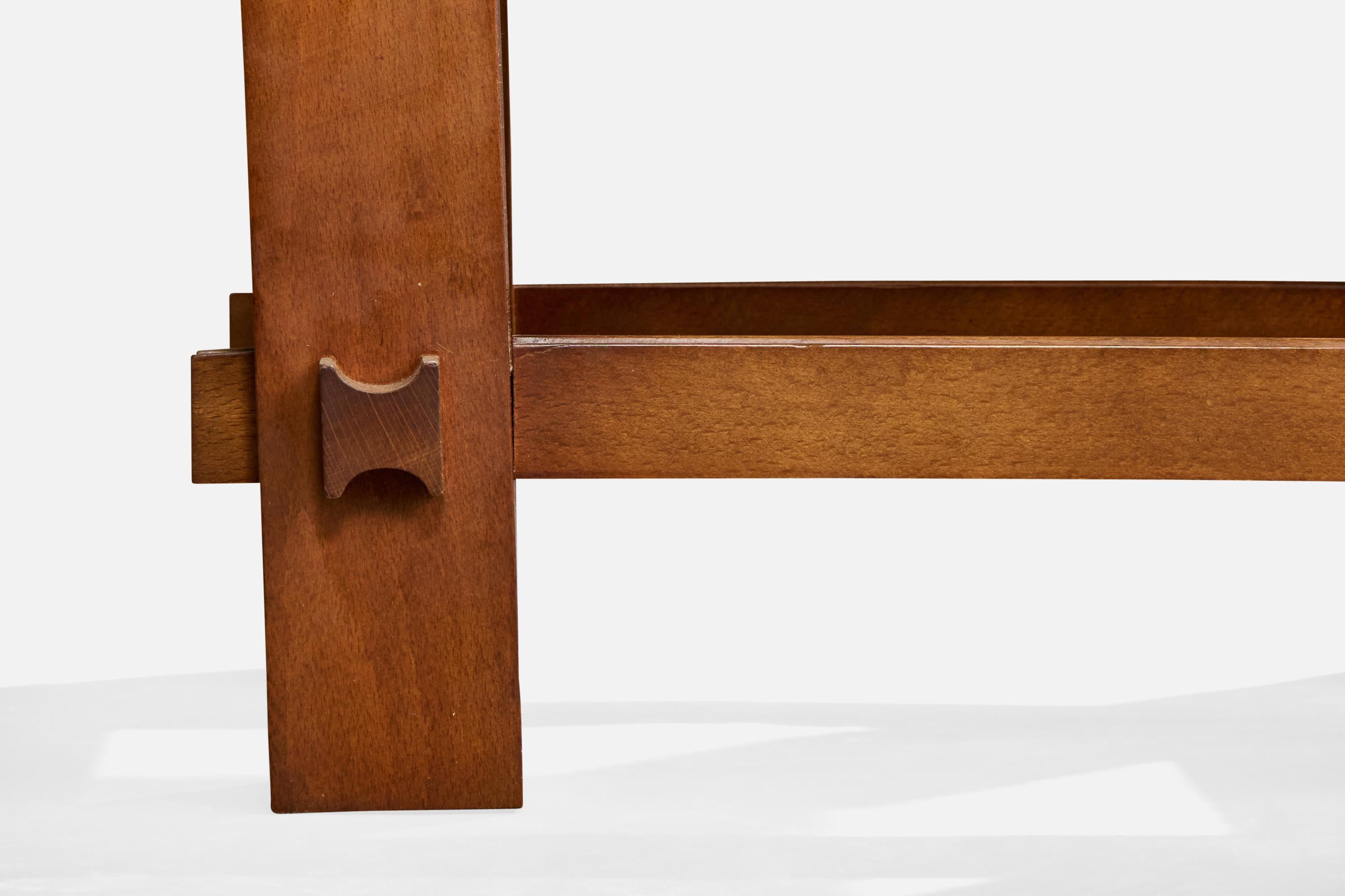 Milieu du XXe siècle Fontana Arte, table d'appoint, noyer, verre, Italie, années 1960 en vente