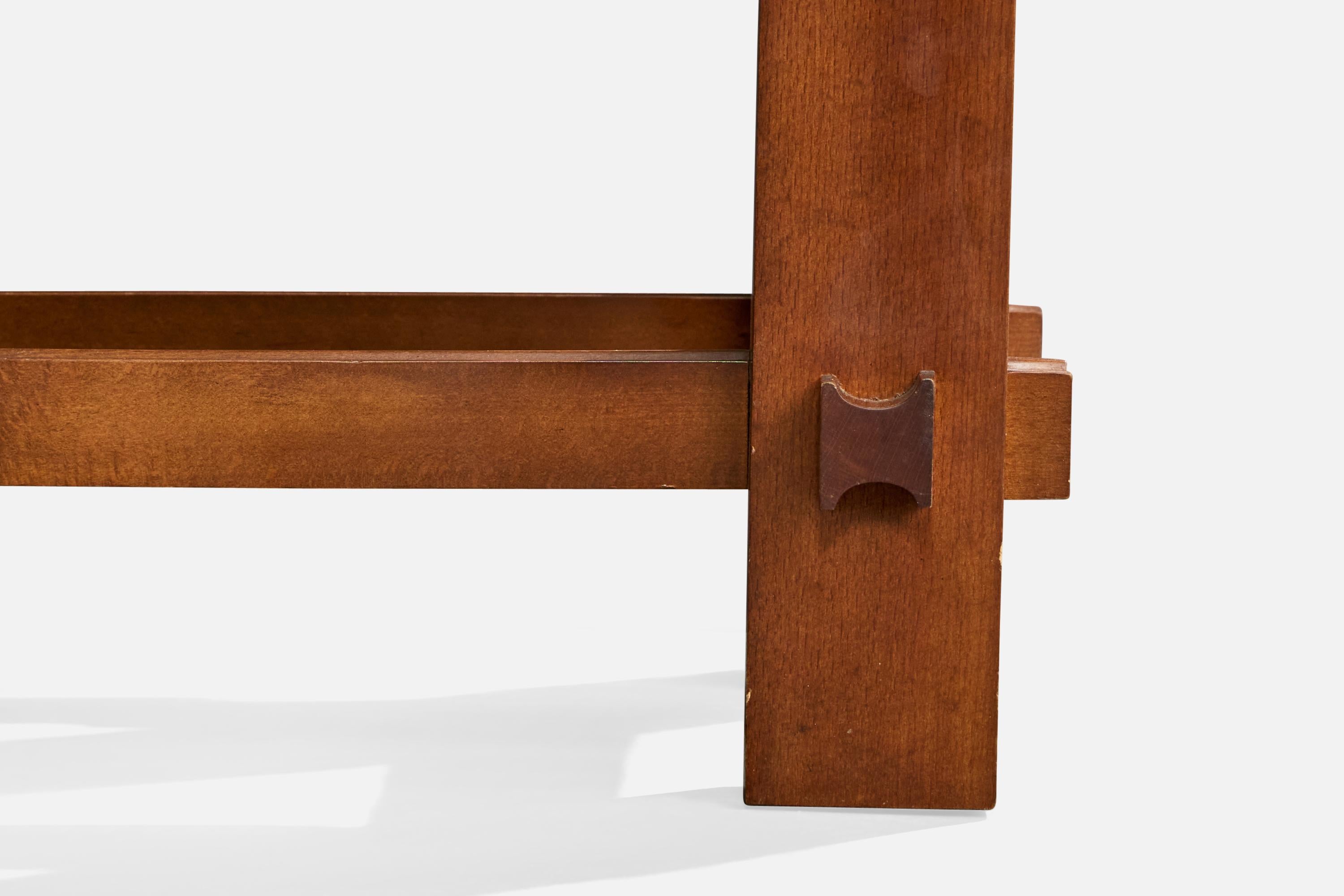 Metà XX secolo Fontana Arte, Side Table, Walnut, Glass, Italy, 1960s in vendita