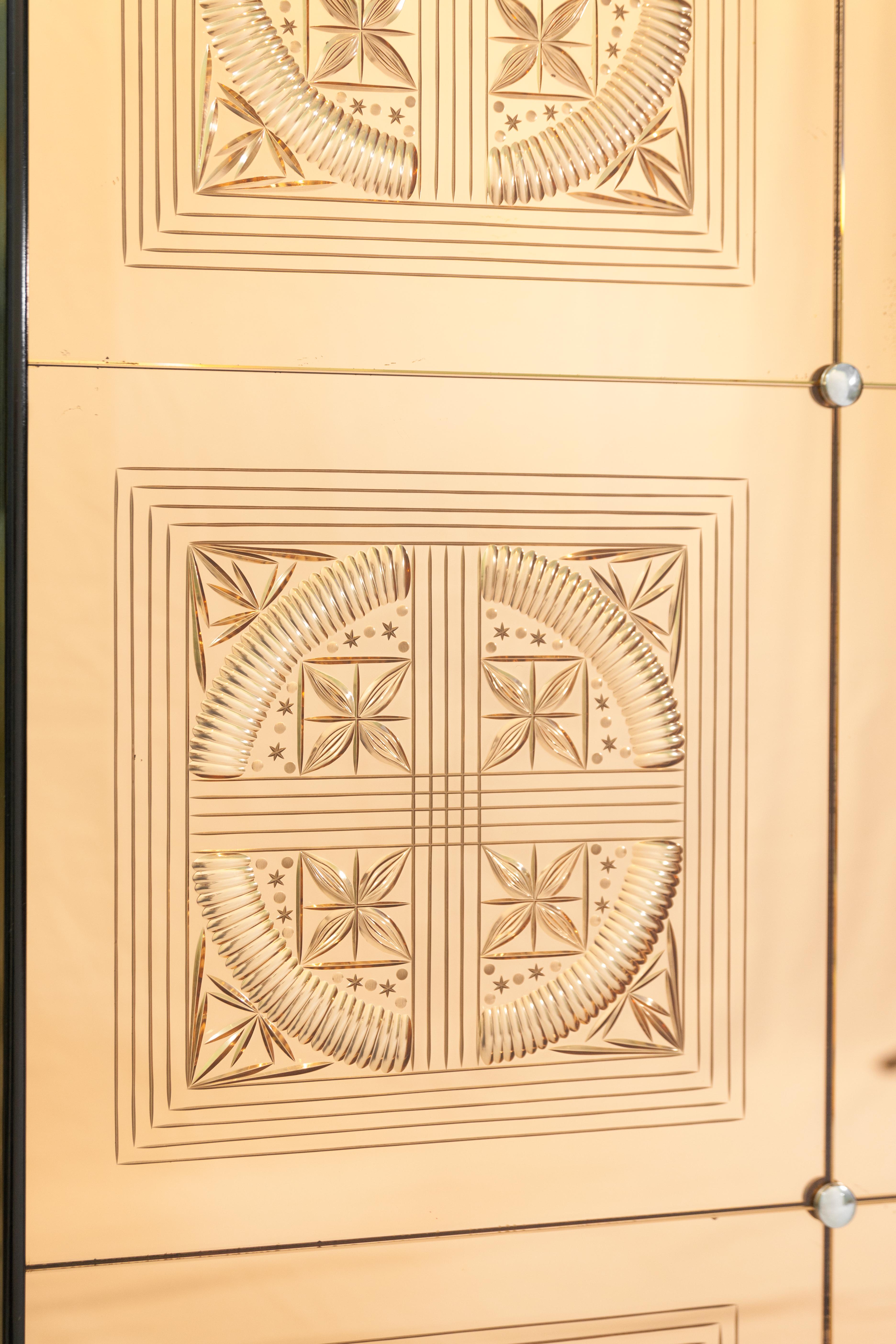 Fontana Arte Sechstafeliger Kreuzspiegel aus graviertem Glas, Italien, 1940er Jahre (Italienisch) im Angebot