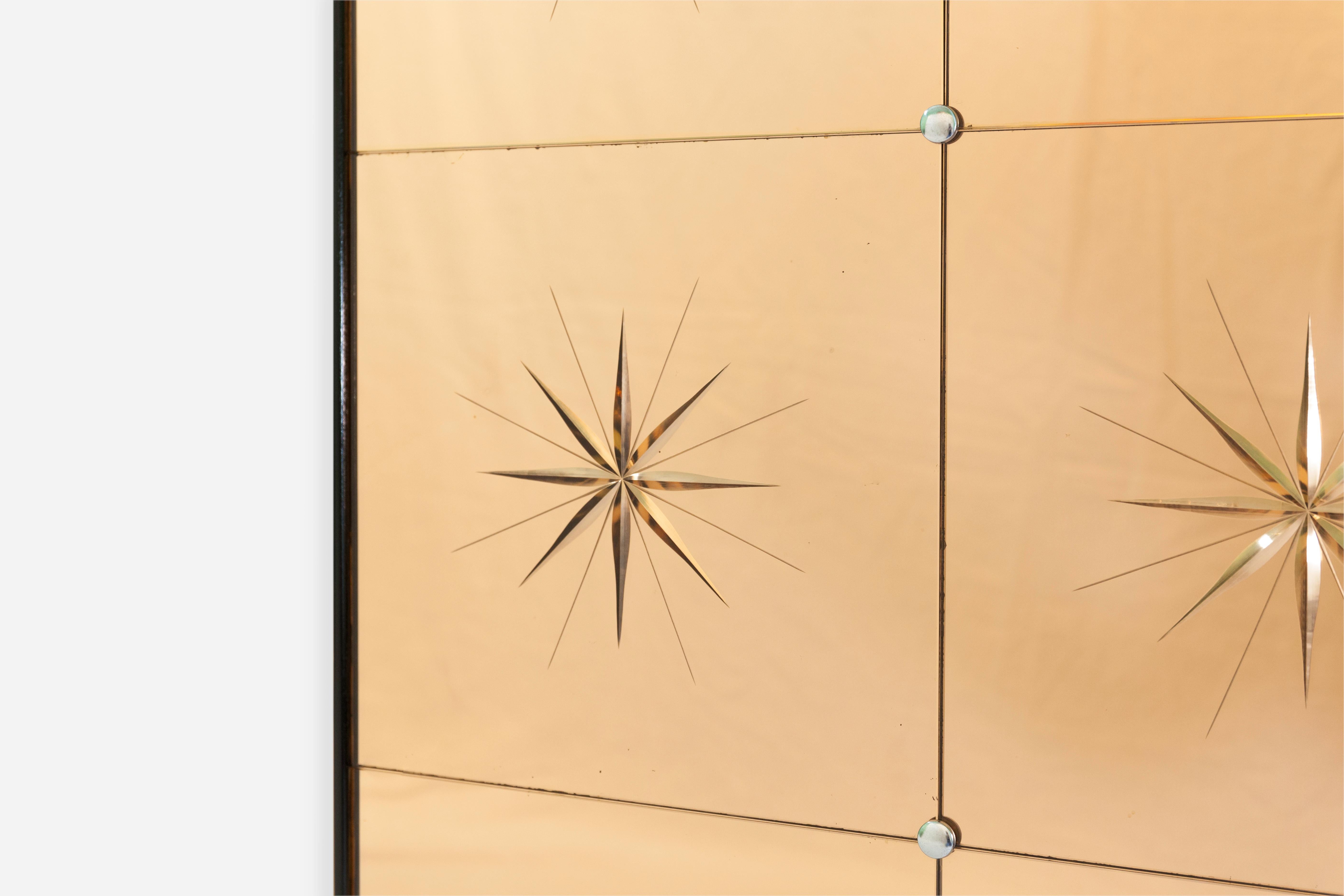 Fontana Arte Sechstafeliger Kreuzspiegel aus graviertem Glas, Italien, 1940er Jahre (Graviert) im Angebot