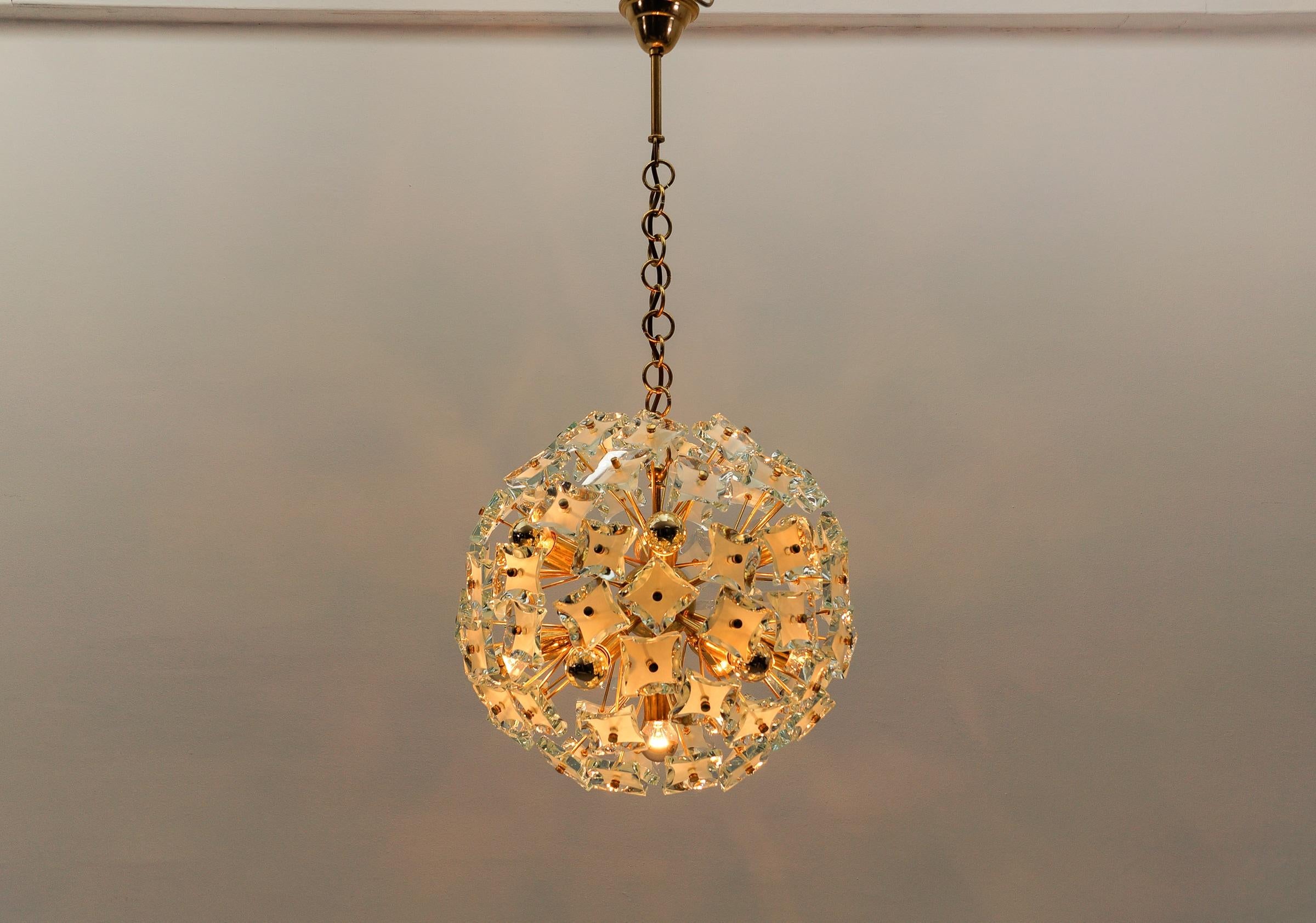 Fontana Arte Snowflake Lamp in Gold and Glass, 1960s Italy For Sale 4