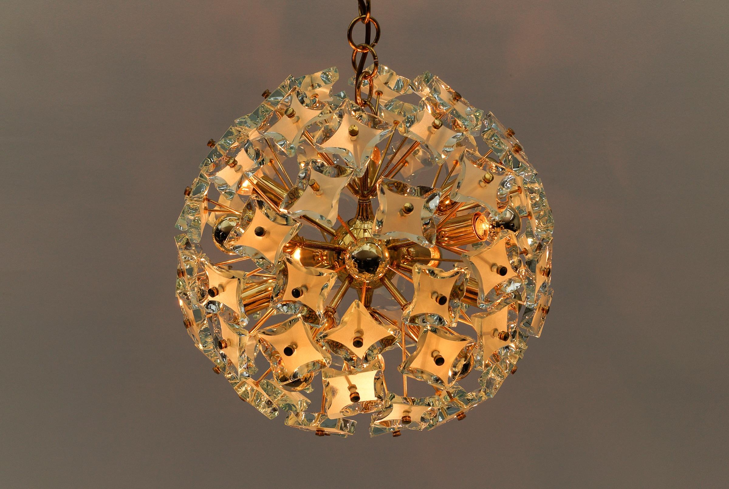 Fontana Arte Snowflake Lamp in Gold and Glass, 1960s Italy For Sale 6