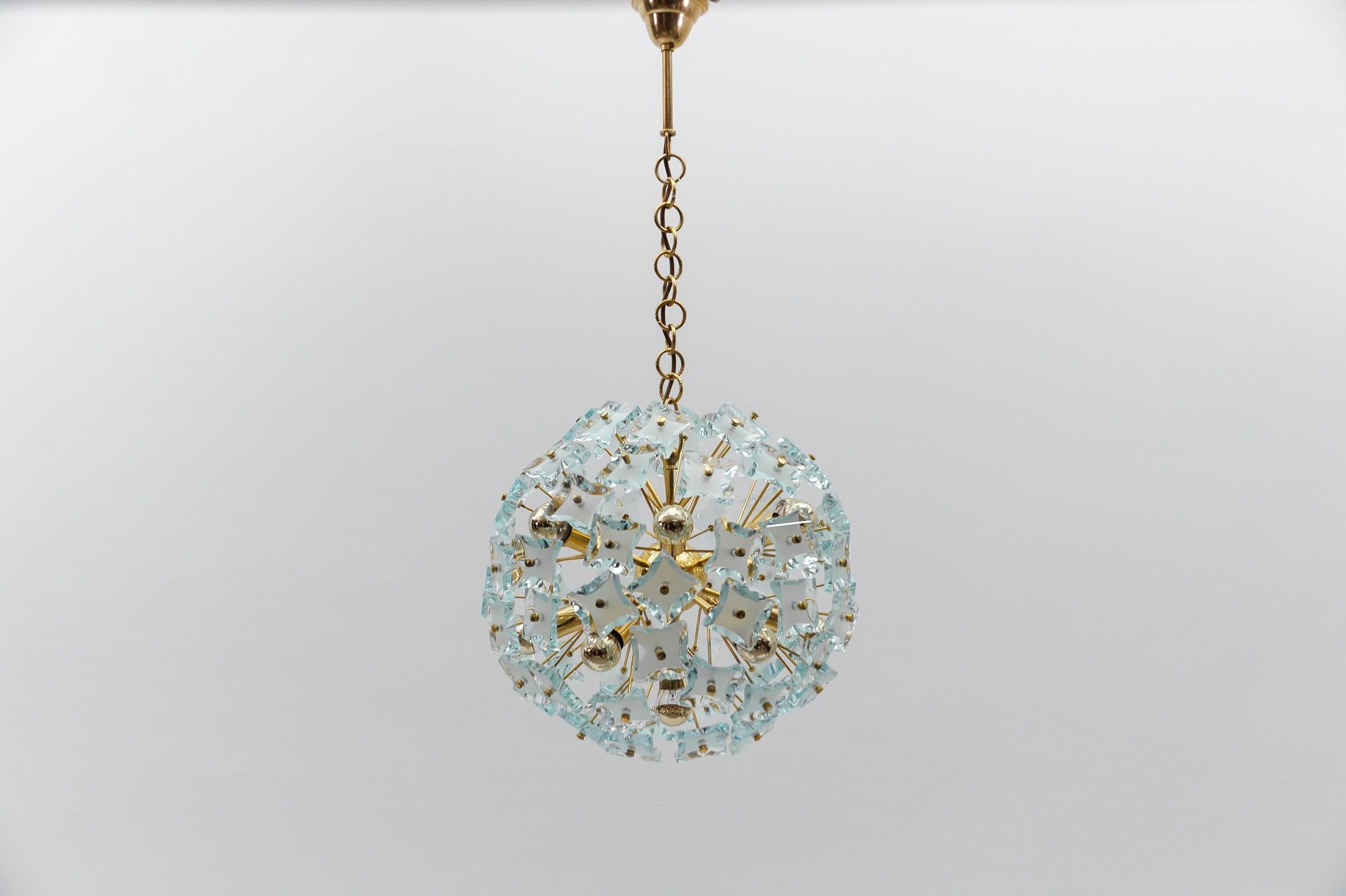 Mid-Century Modern Fontana Arte Snowflake Lamp in Gold and Glass, 1960s Italy For Sale