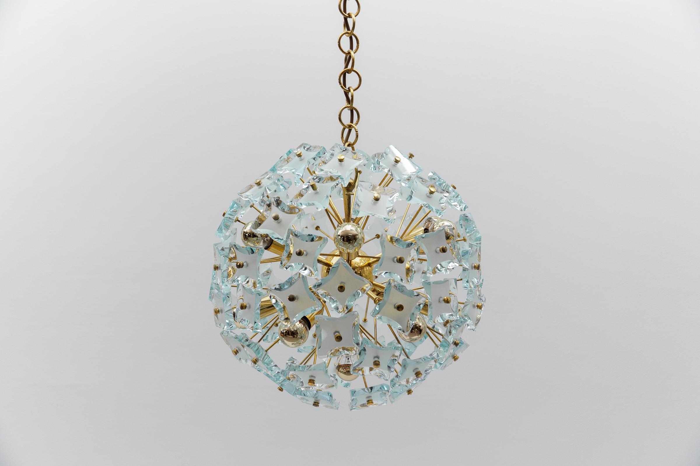 Fontana Arte Snowflake Lamp in Gold and Glass, 1960s Italy In Good Condition For Sale In Nürnberg, Bayern