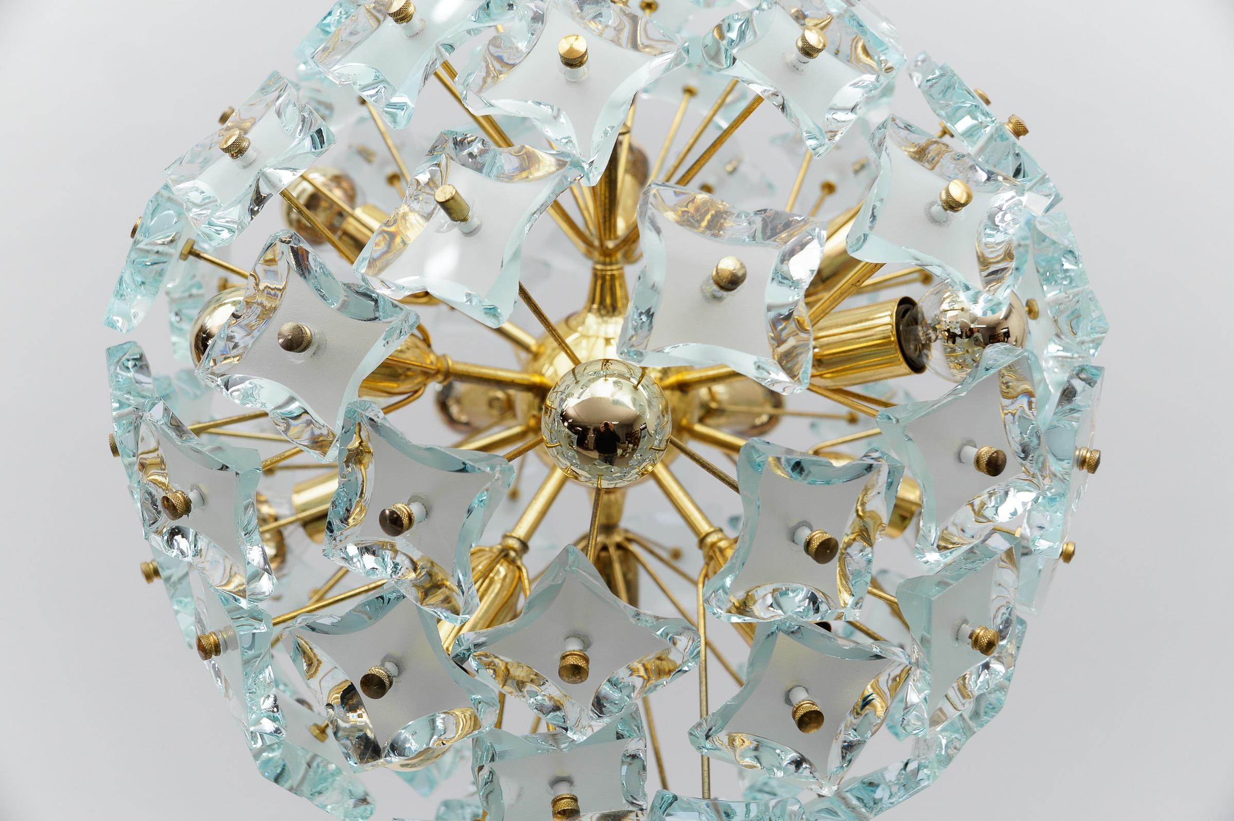 Fontana Arte Snowflake Lamp in Gold and Glass, 1960s Italy For Sale 1