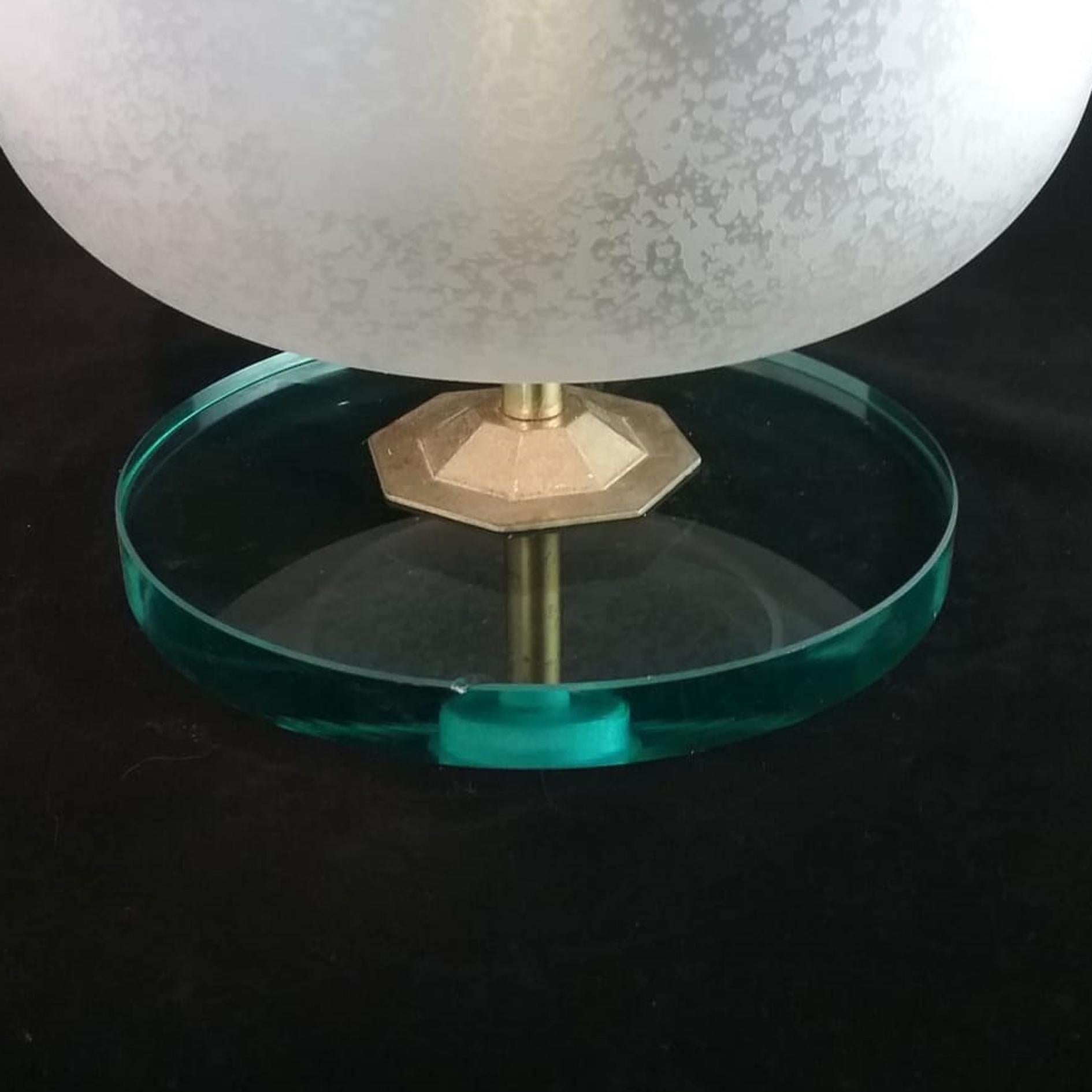 Mid-20th Century Fontana Arte Style Murano Glass Shade Table or Nightstand Lamp, Italy, 1950s For Sale