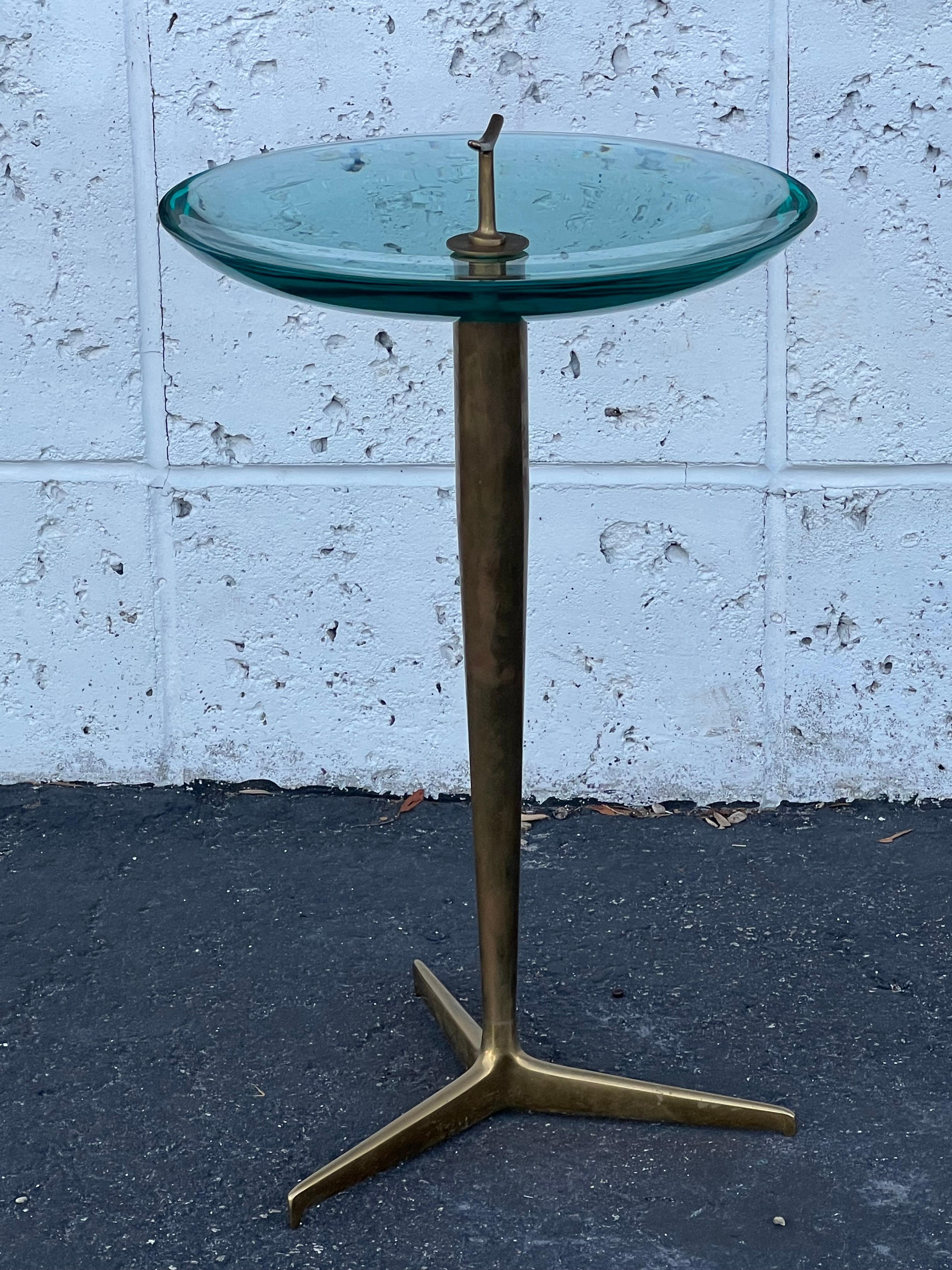 Fontana Arte Style Beistelltisch aus poliertem Stahl  Messing und konkaves Glas im Angebot 3
