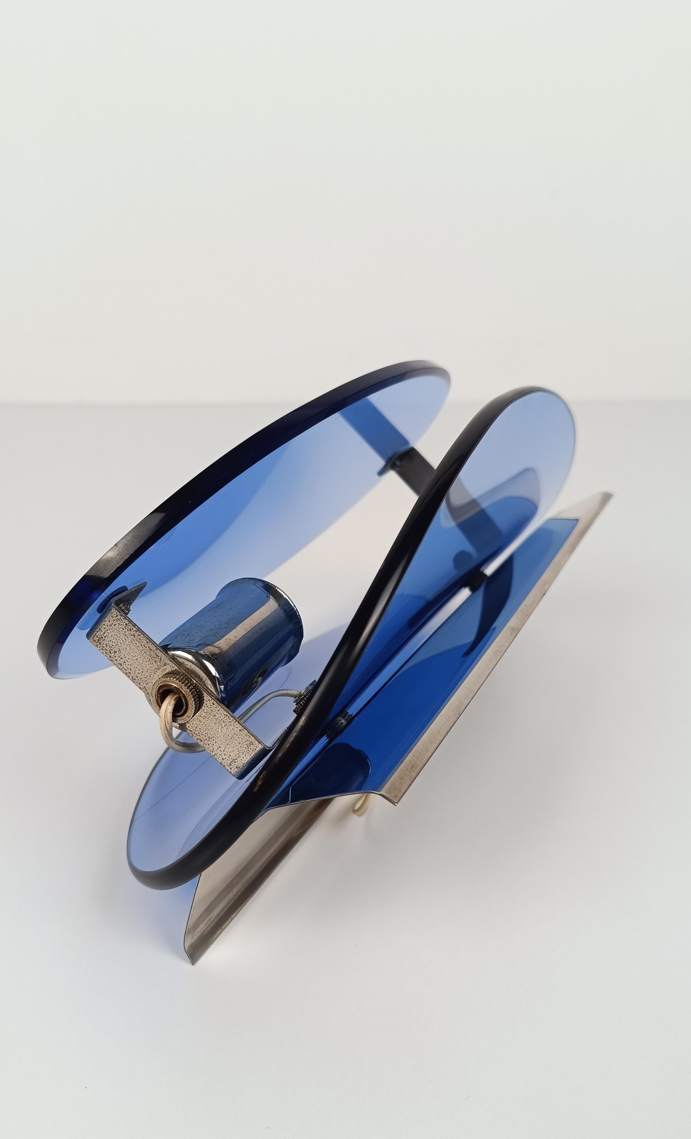 Fontana Arte Style Pair of Sconces in Blue Curved Glass and Chrome, Italy 70s For Sale 8
