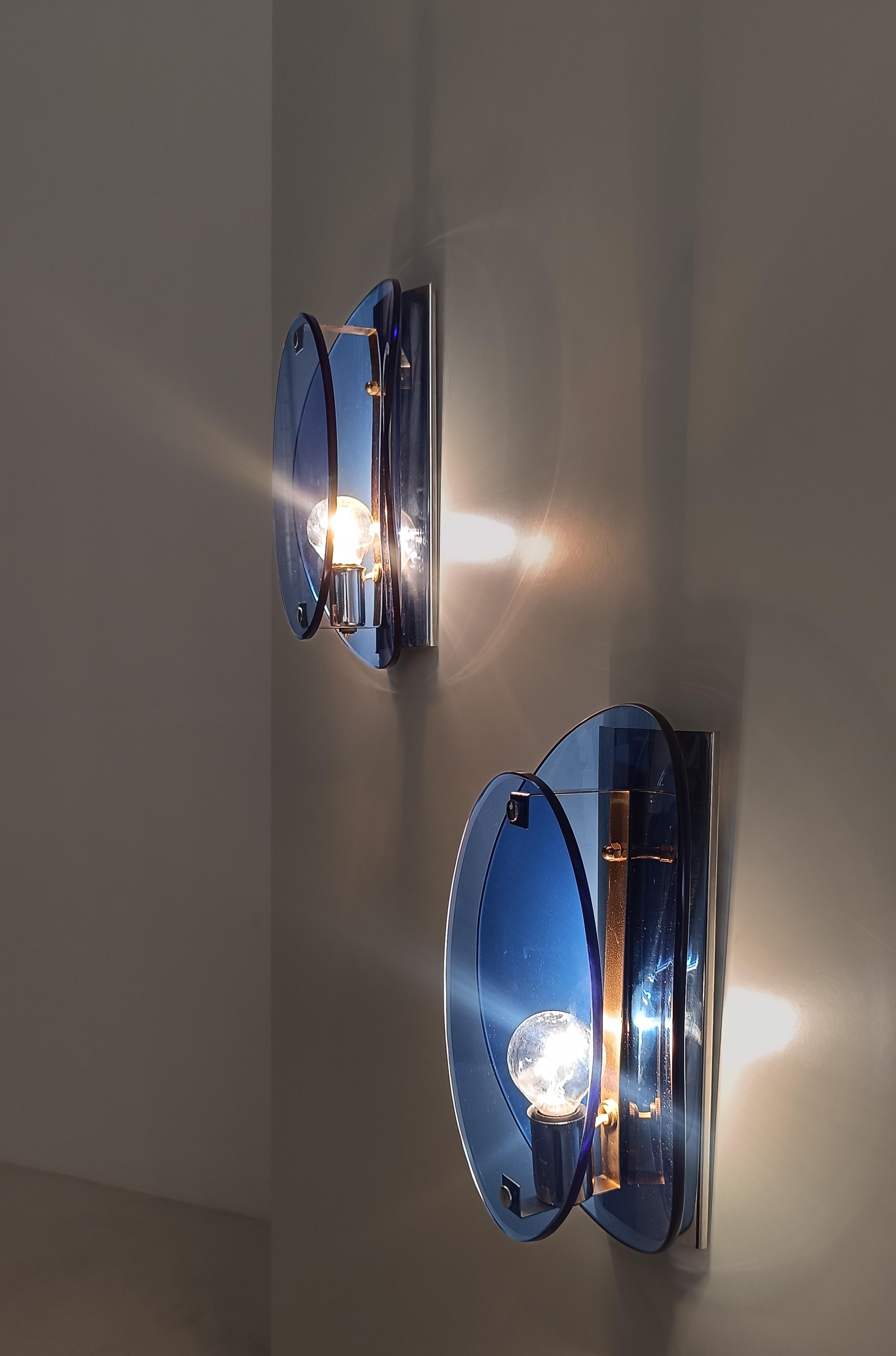 Fontana Arte Style Pair of Sconces in Blue Curved Glass and Chrome, Italy 70s For Sale 10