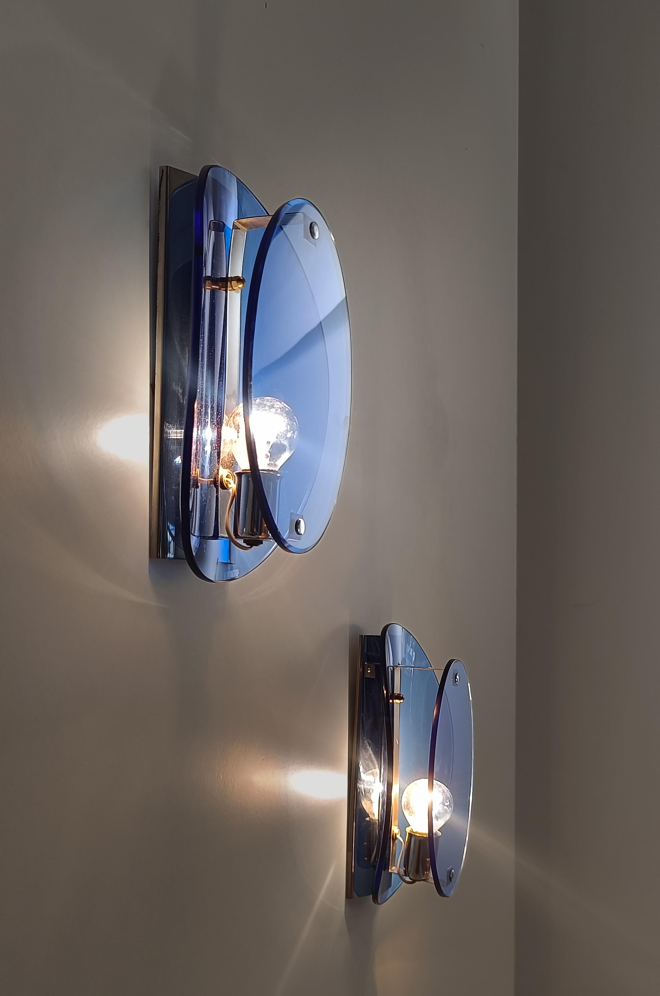 Italian Fontana Arte Style Pair of Sconces in Blue Curved Glass and Chrome, Italy 70s For Sale