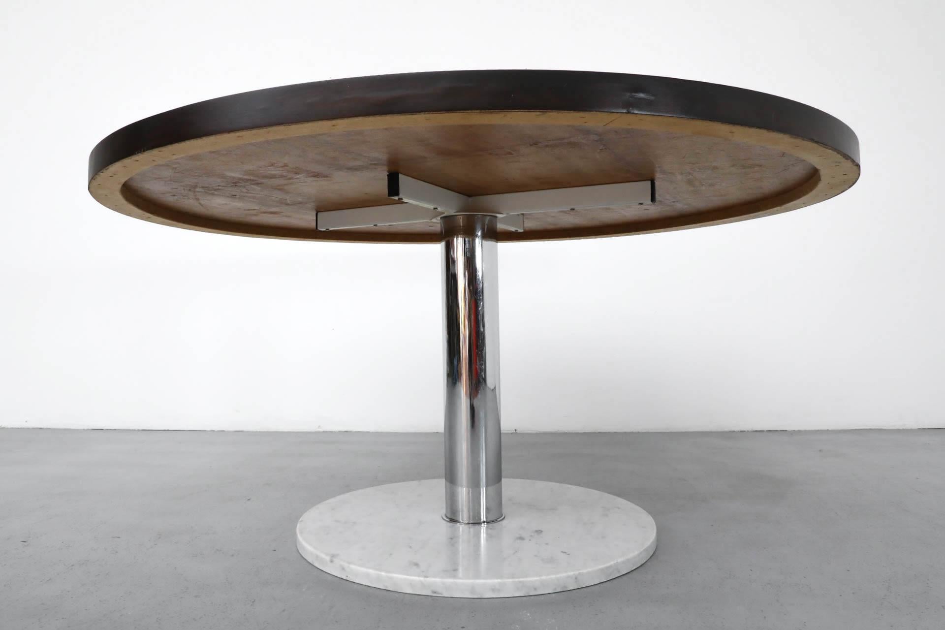 Mesa de Pedestal Estilo Fontana Arte con Tablero de Madera Sunburst y Base de Cromo y Mármol en venta 2