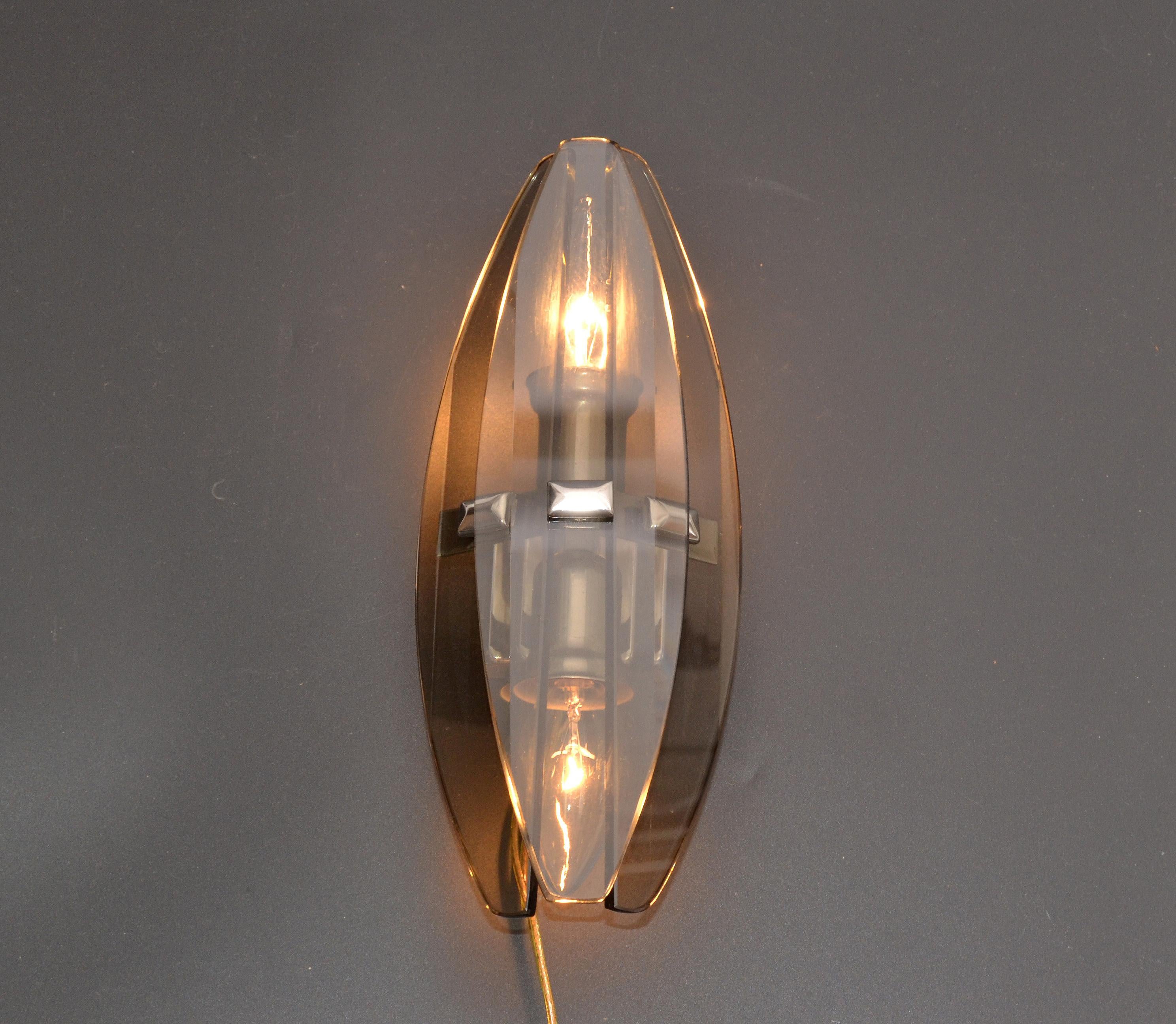 Fontana Arte Style Smoked Beveled Glass 2-Light Wall Sconce, Italy, 1960, Pair In Good Condition In Miami, FL