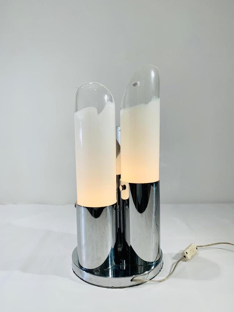 Italian Fontana Arte style table lamp in white glass and metal circa 1950 For Sale