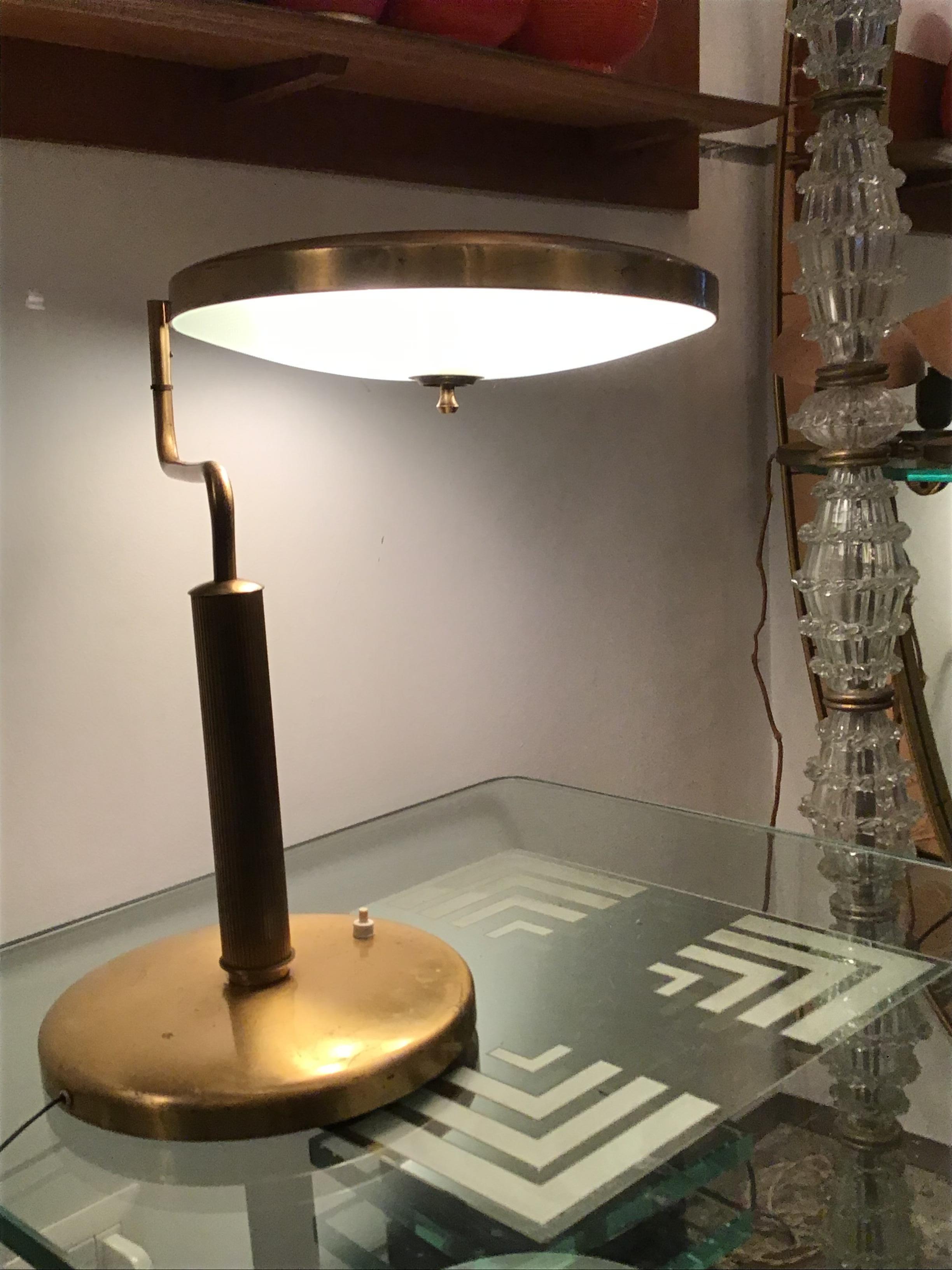 Tischlampe aus Messingglas von Fontana Arte, 1950, Italien (Sonstiges) im Angebot