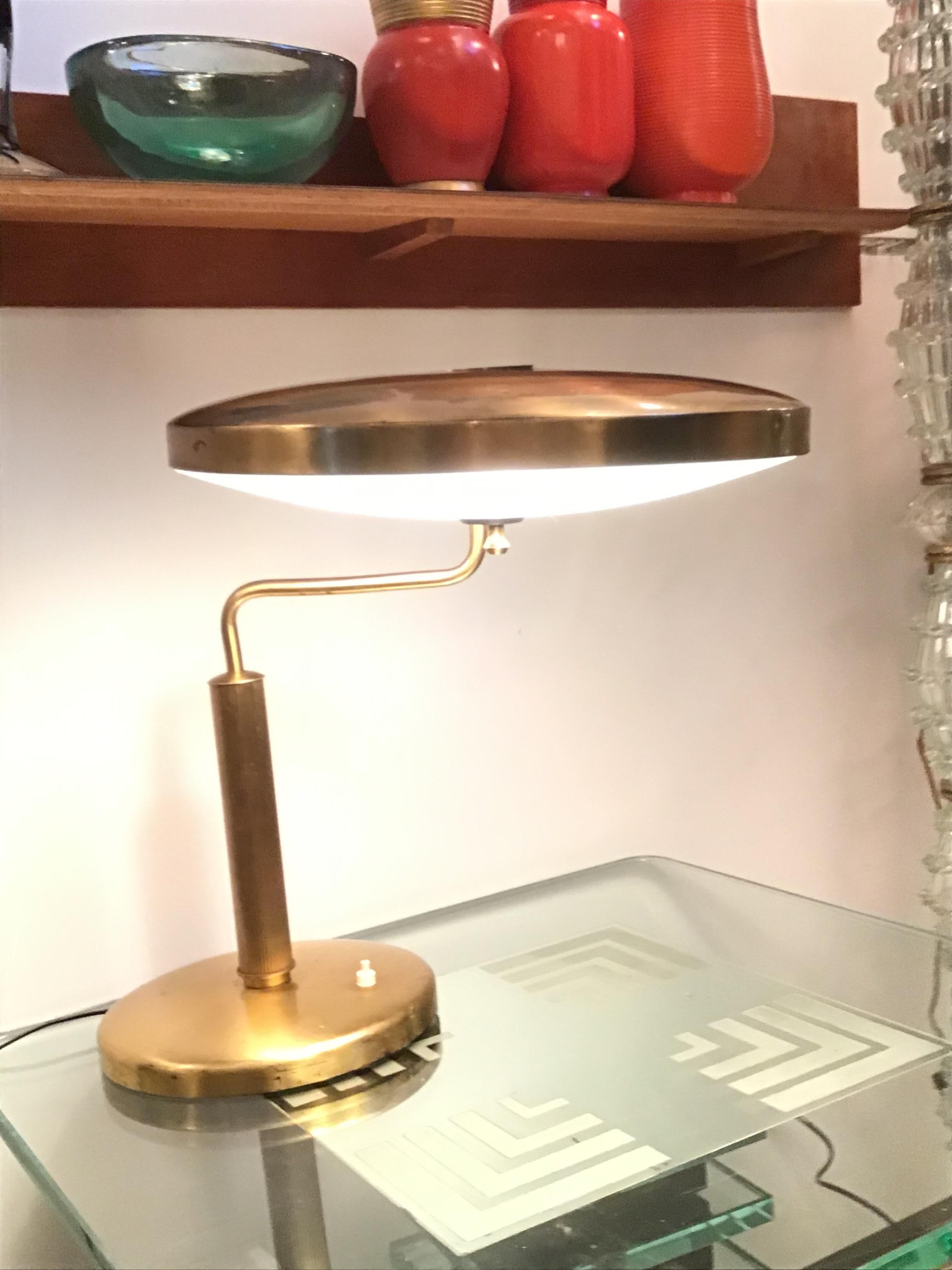 Tischlampe aus Messingglas von Fontana Arte, 1950, Italien im Angebot 2