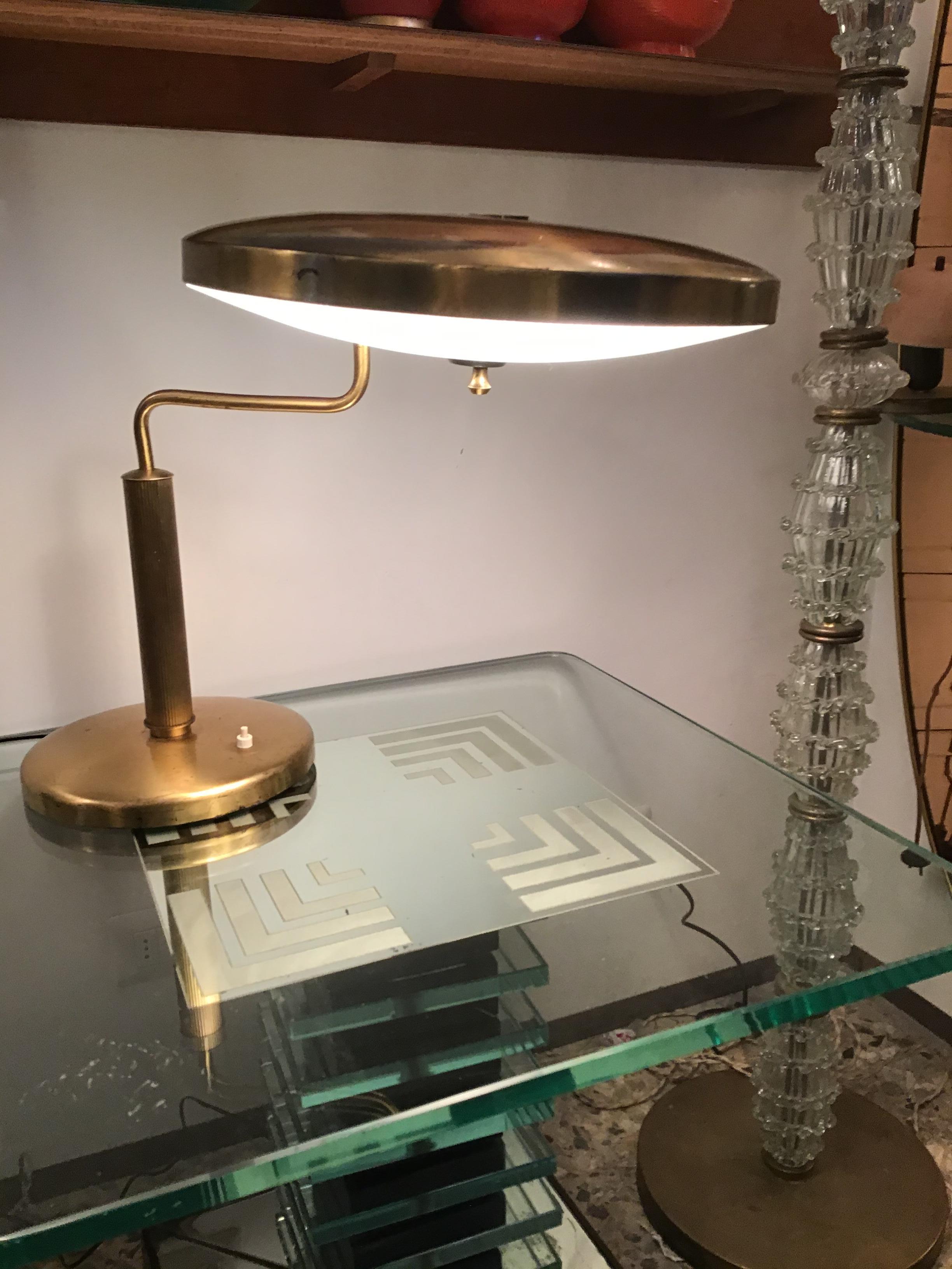 Fontana Arte Lampada da tavolo in ottone e vetro, 1950, Italia in vendita 1