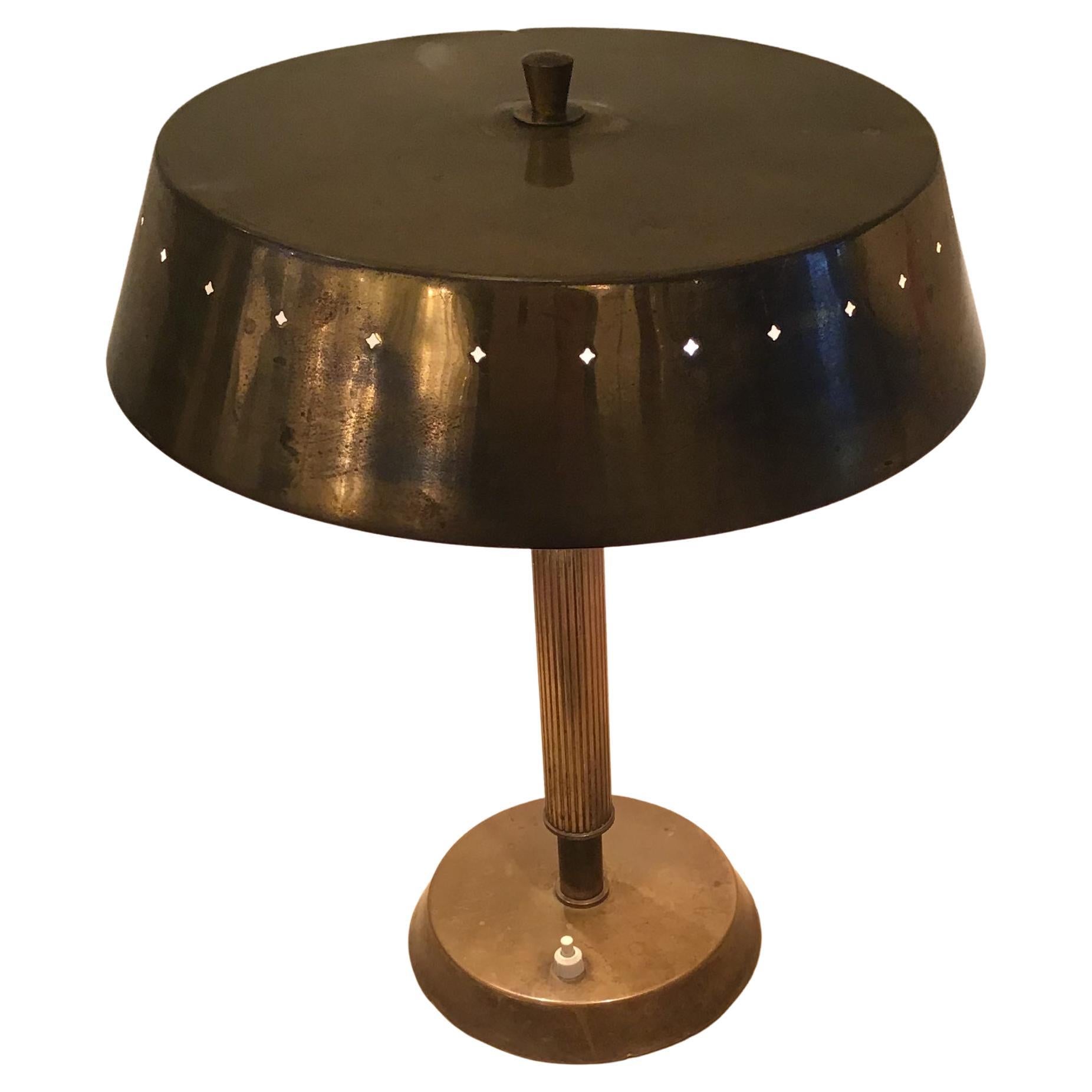 Fontana Arte Lampada da tavolo in ottone e ferro 1950 Italia