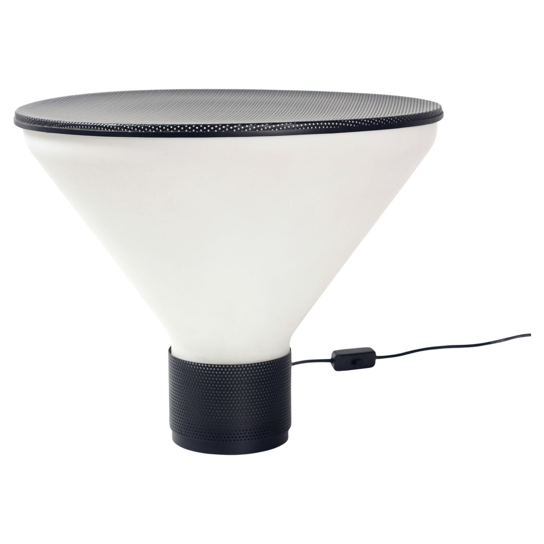 Lampe de table Fontana Arte Model No 2657 Figura Design Gregotti Associati Italy 1980s en vente