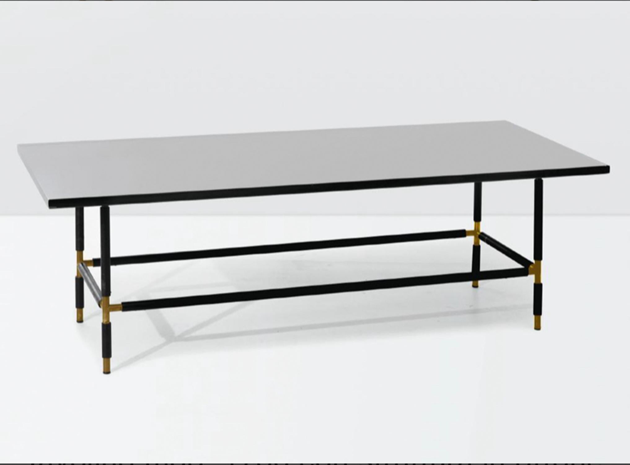 Mid-Century Modern Petite table Fontana Arte mod. 1736 avec plateau en miroir, Italie, années 1950 en vente