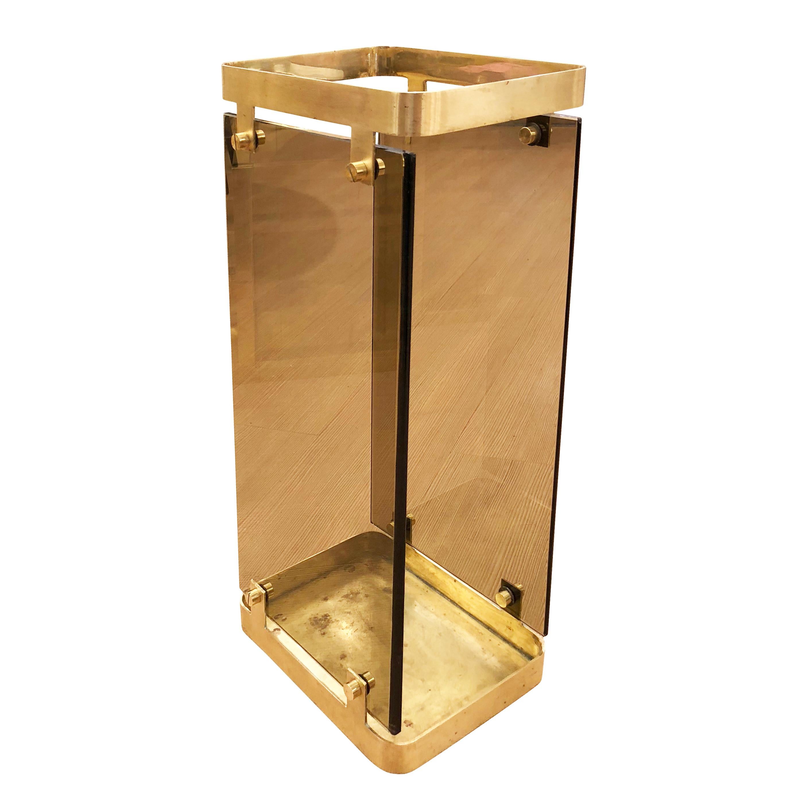 Refined 1960s Fontana Arte umbrella stand composed of two bevelled smoked glasses mounted on brushed brass frame.

Condition: Good vintage condition, wear consistent with age and use. Some oxidation to the brass. Can be fully polished upon