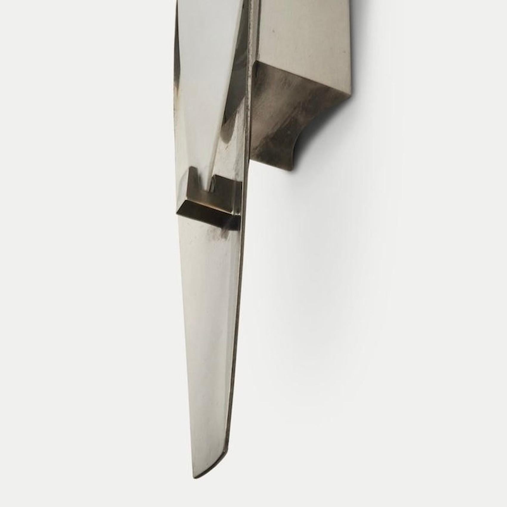 Applique Fontana Arte de Max Ingrand, modèle 2254, Circa 1960

Une belle pièce minimale de design-Light. La forme en losange est finie en laiton nickelé brossé avec un abat-jour convexe en verre blanc satiné.

Max Ingrand a été directeur artistique