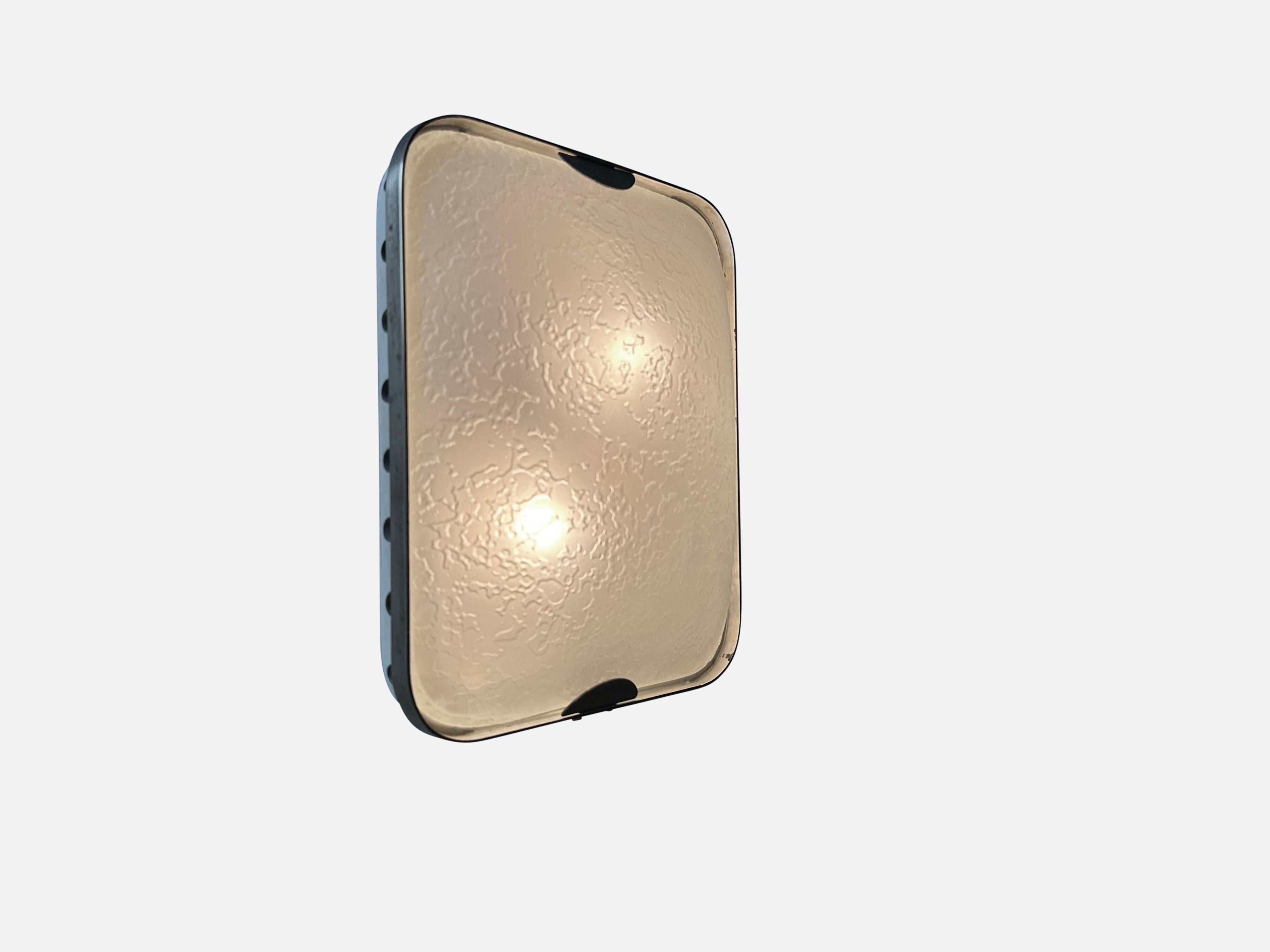 Mid-Century Modern Fontana Arte Wall Light circa 1960s For Sale