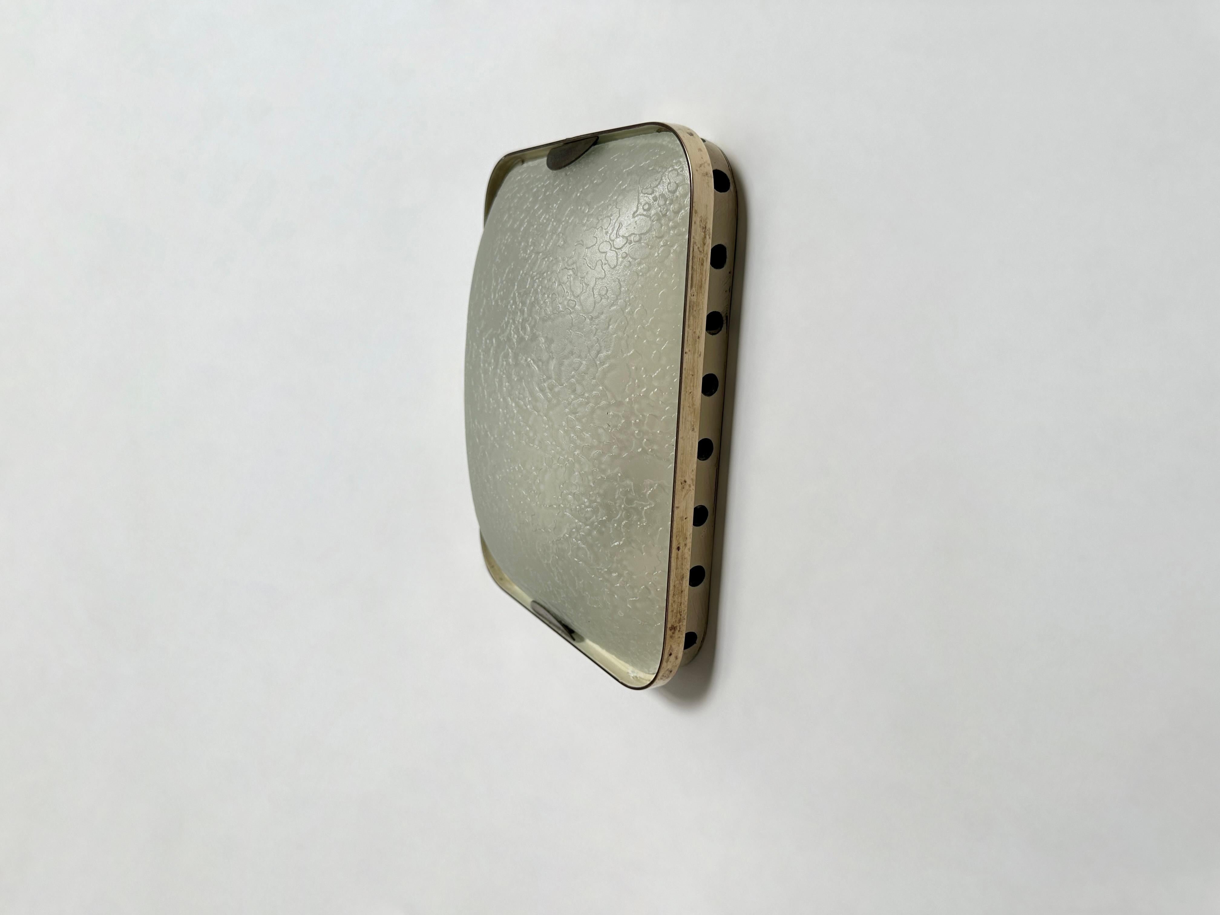 Fontana Arte Wall Light circa 1960s In Good Condition For Sale In Brooklyn, NY