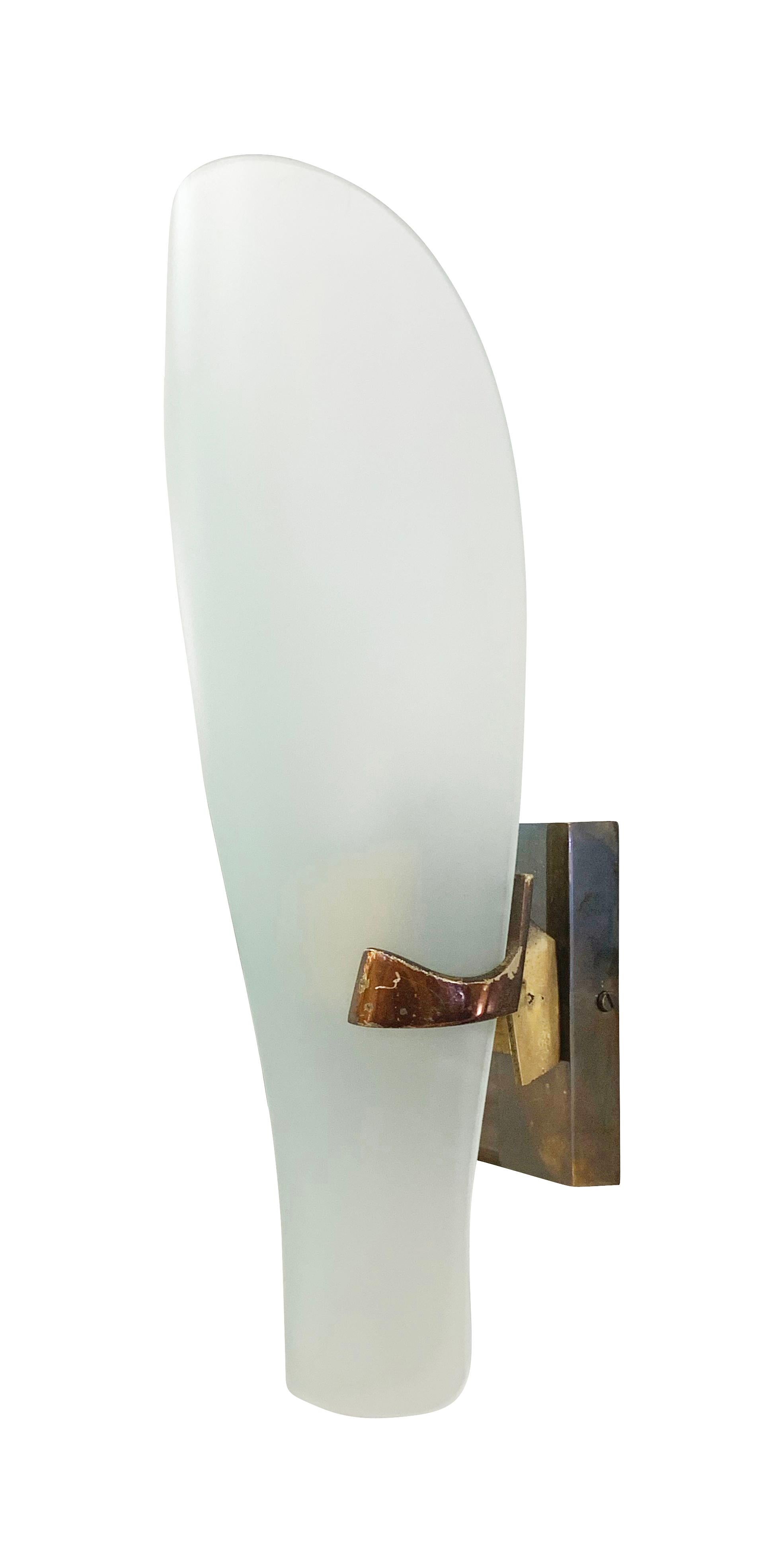 Fontana Arte Wall Light Model 1636 by Max Ingrand In Good Condition For Sale In New York, NY