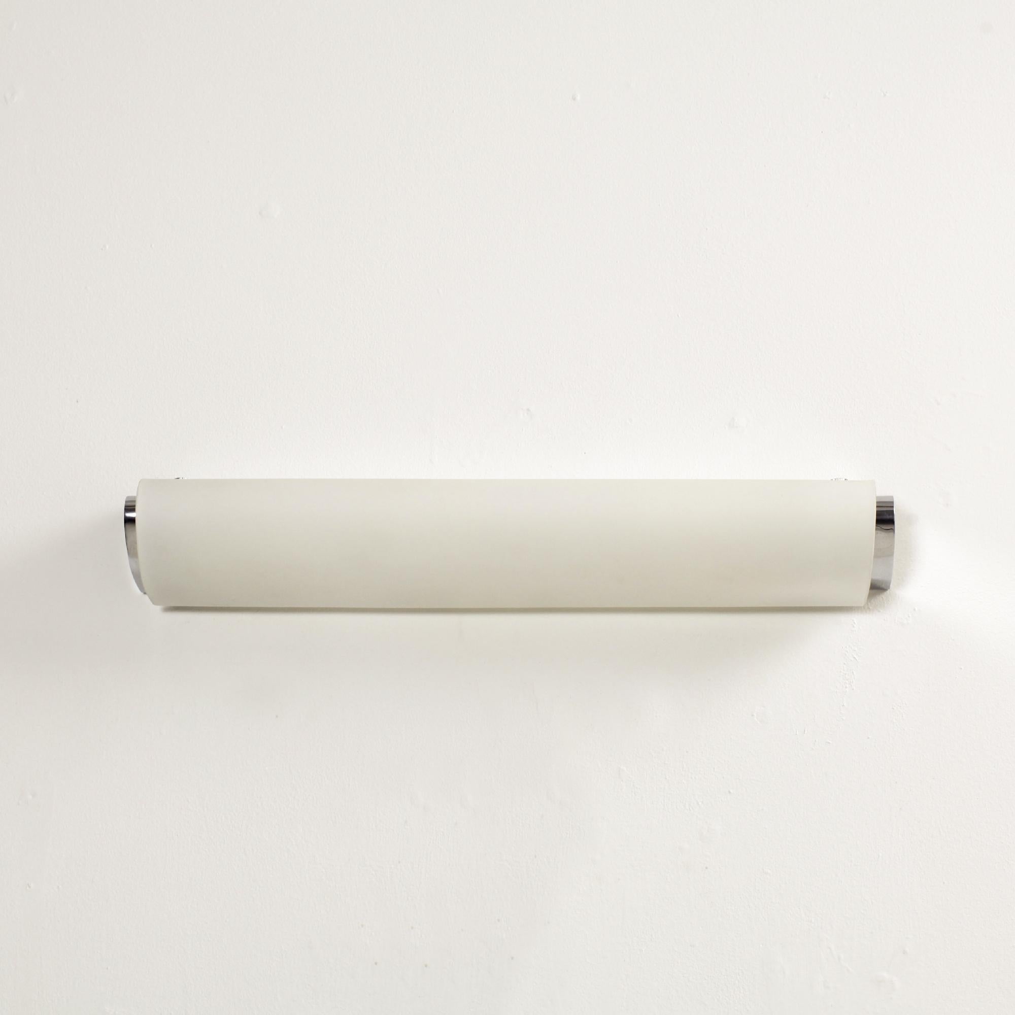 Fontana Arte wall light  Italy, 1979
Chrome plated structure and murano opaline glass shade.
Three light with E14 socket.
Support LED
