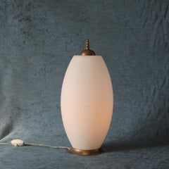Fontana Arte White Glass and Brass Midcentury Italian Table Lamp, 1940s