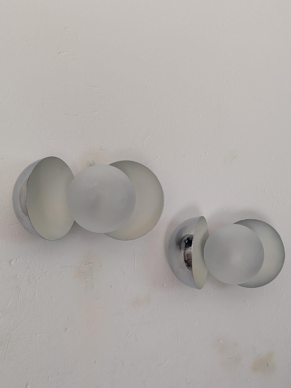 Mid-Century moderno Fontana Arte’s Diaframma Sconce, 60s in vendita